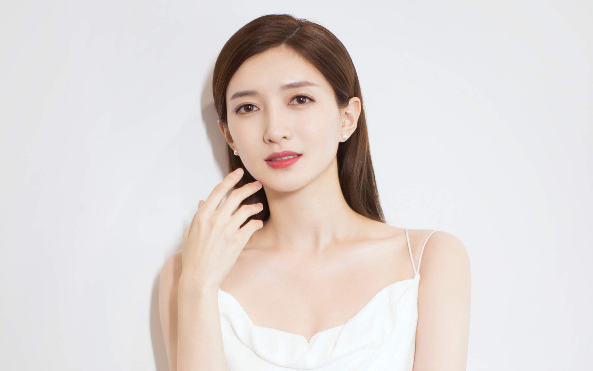中国内地上海女演员江疏影时尚魅力写真高清桌面壁纸图片