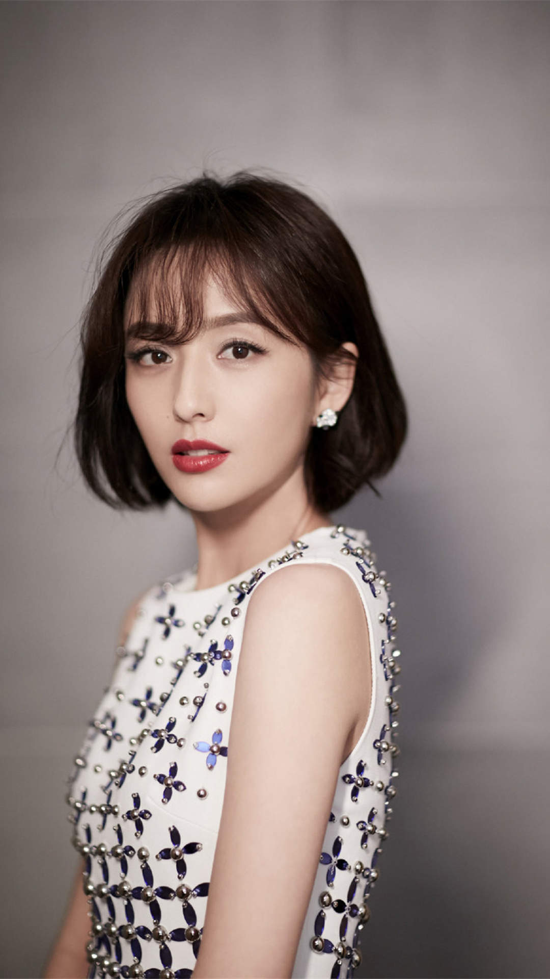 高清中国内地新疆伊犁影视女演员佟丽娅薄纱轻舞娇俏灵动新年大片曝光图片