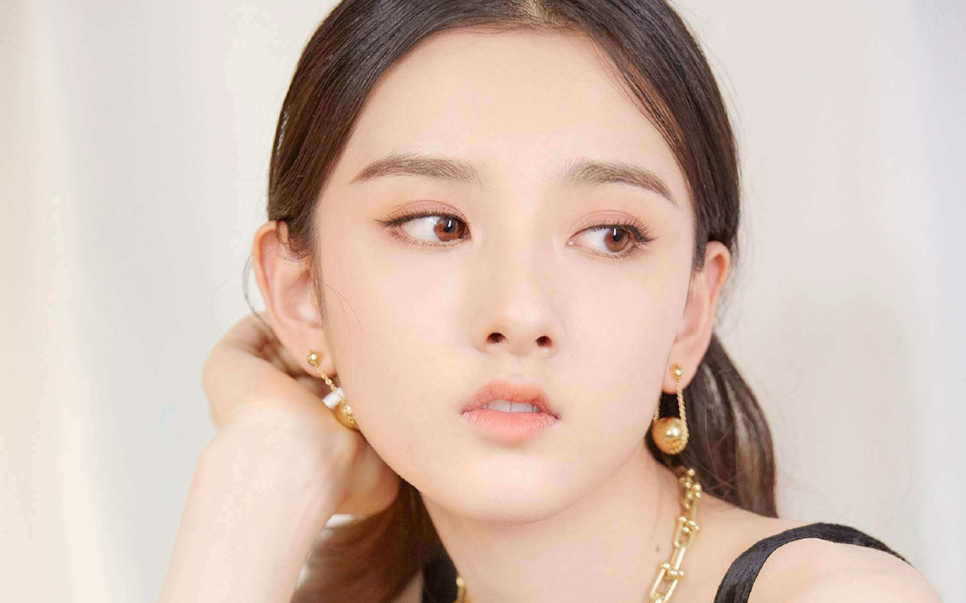 中国北京当代95后女演员宋祖儿典雅迷人写真图片桌面壁纸图片