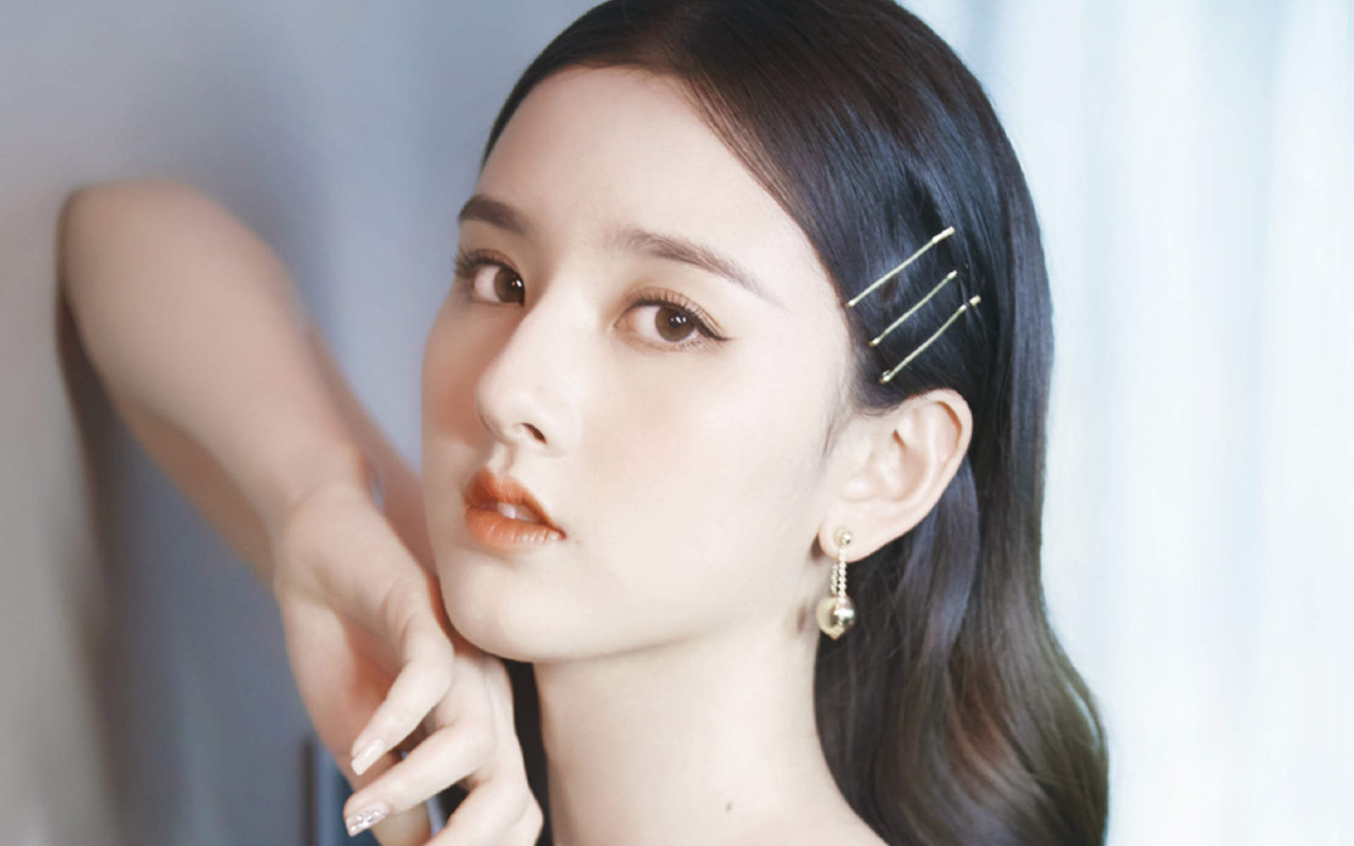 中国北京当代95后女演员宋祖儿典雅迷人写真图片桌面壁纸图片