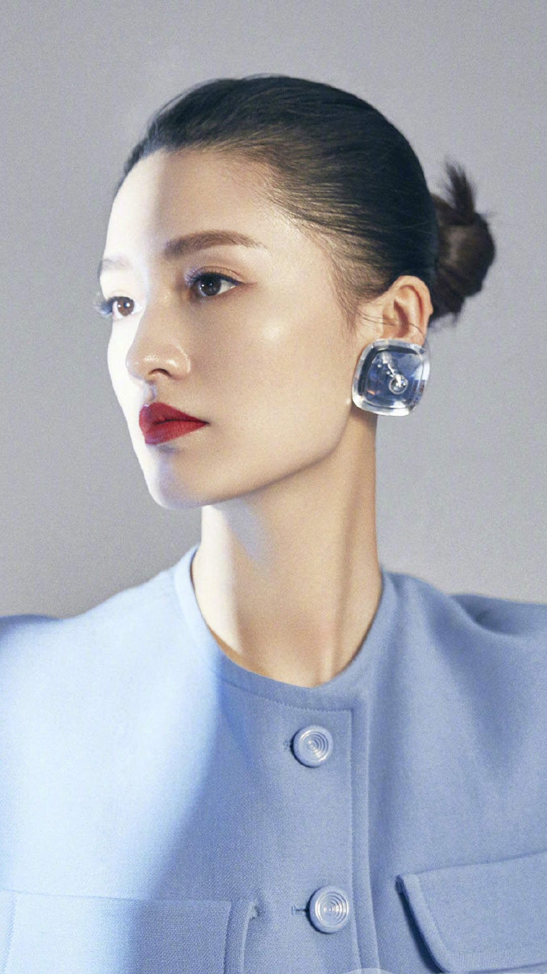中国内地江苏省苏州市影视女演员李沁黑白长裙性感写真图片图片