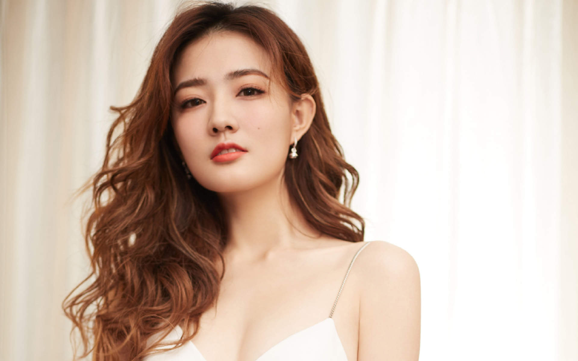 中国内地内蒙古呼和浩特女演员徐璐性感牛仔连体装时尚写真高清图片图片