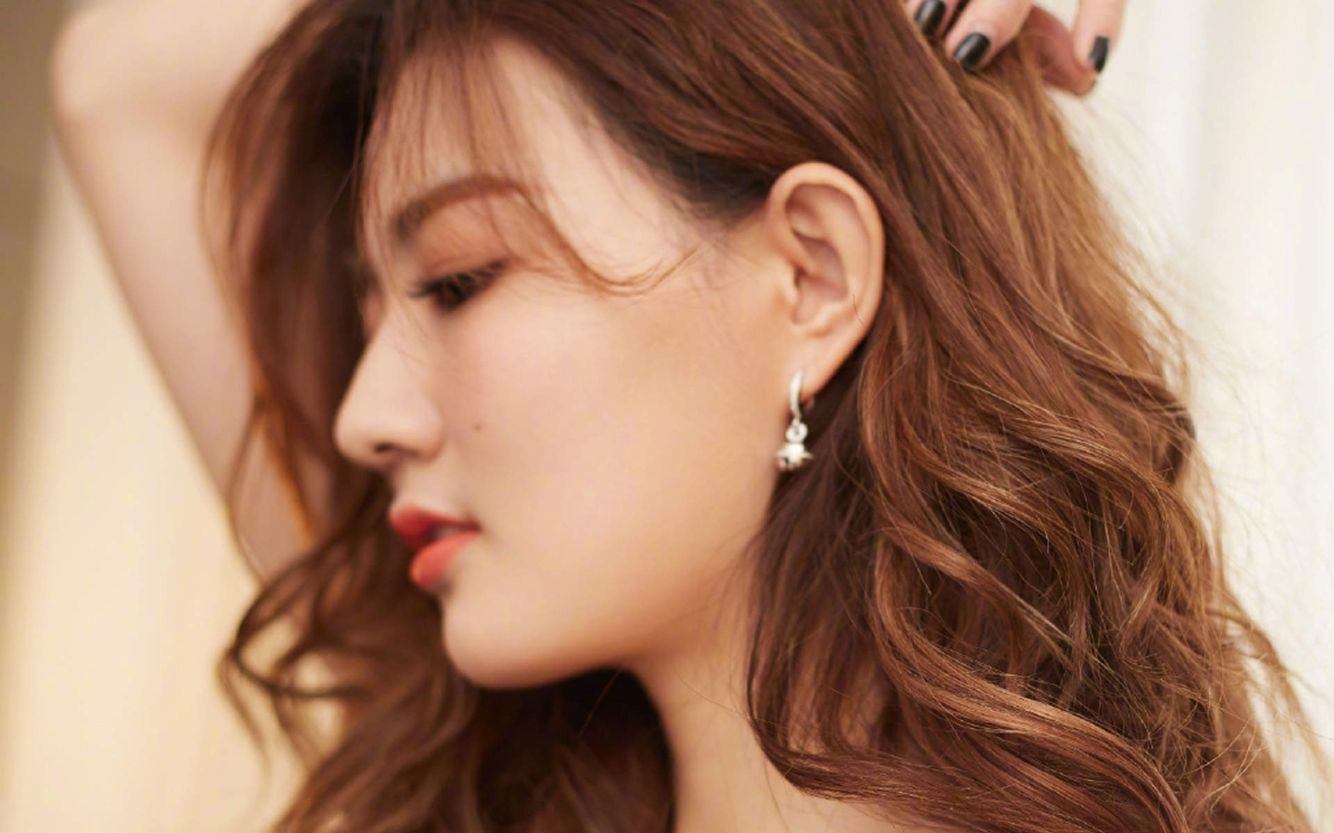 中国内地内蒙古呼和浩特女演员徐璐性感牛仔连体装时尚写真高清图片图片