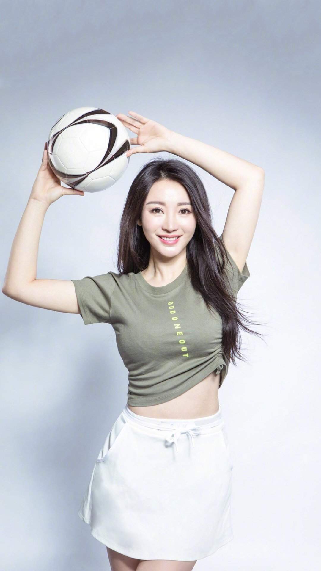 中国内地湖南衡阳女演员柳岩性感白裙沙漠艺术写真牵骆驼变塞外明珠(一)图片
