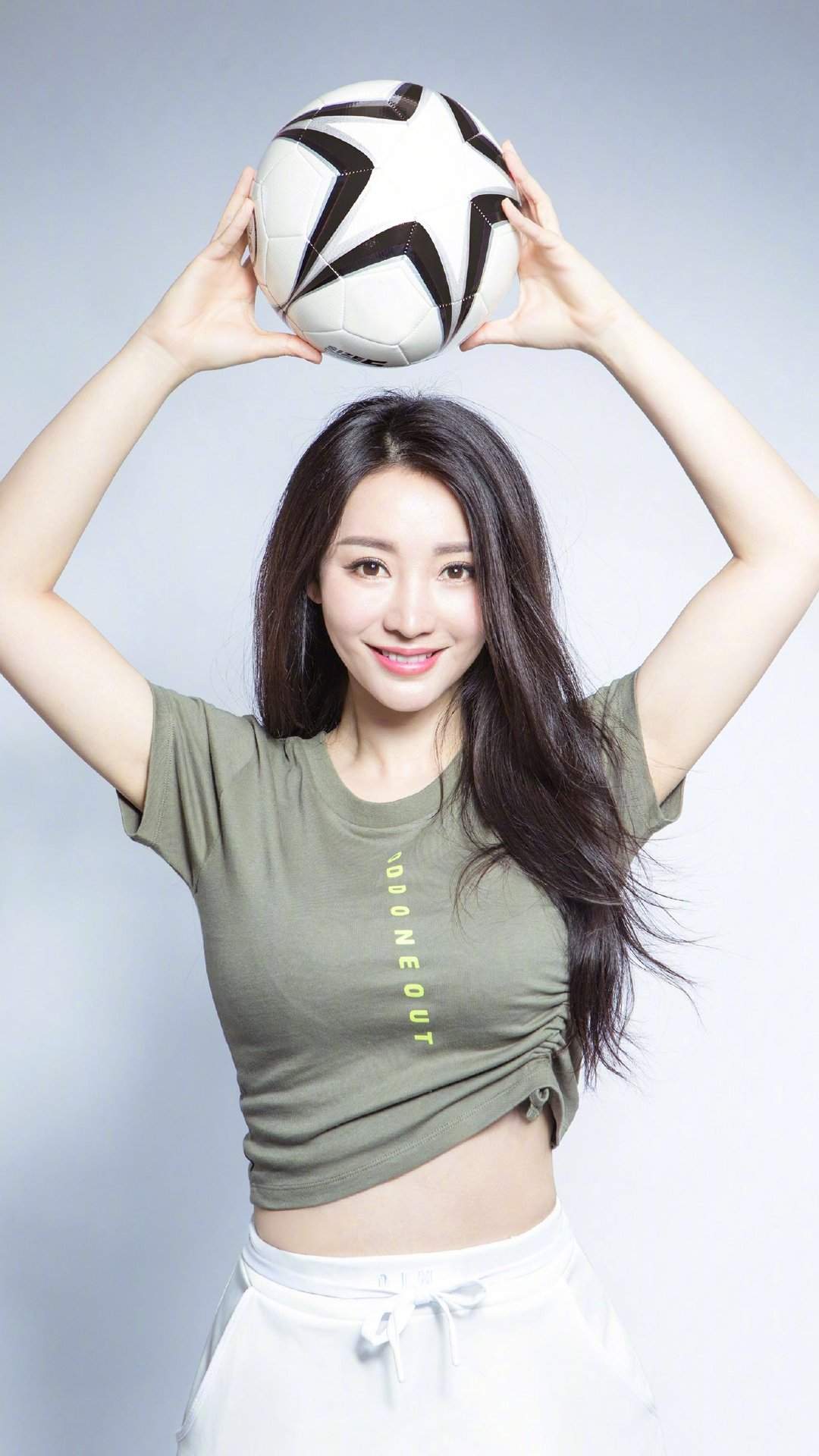 中国内地湖南衡阳女演员柳岩性感白裙沙漠艺术写真牵骆驼变塞外明珠(一)图片