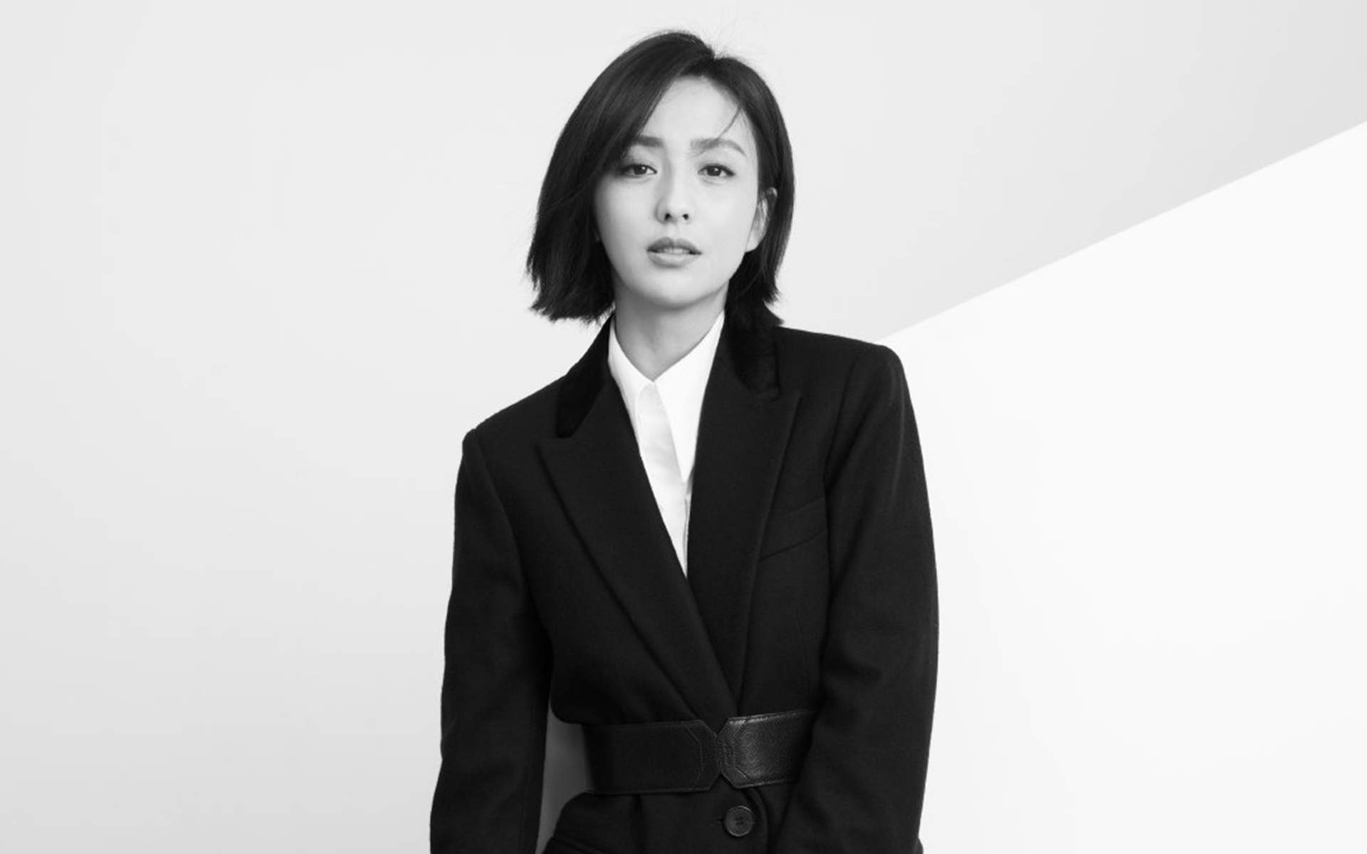 高清中国内地新疆伊犁影视女演员佟丽娅黑白时尚高清桌面壁纸图片