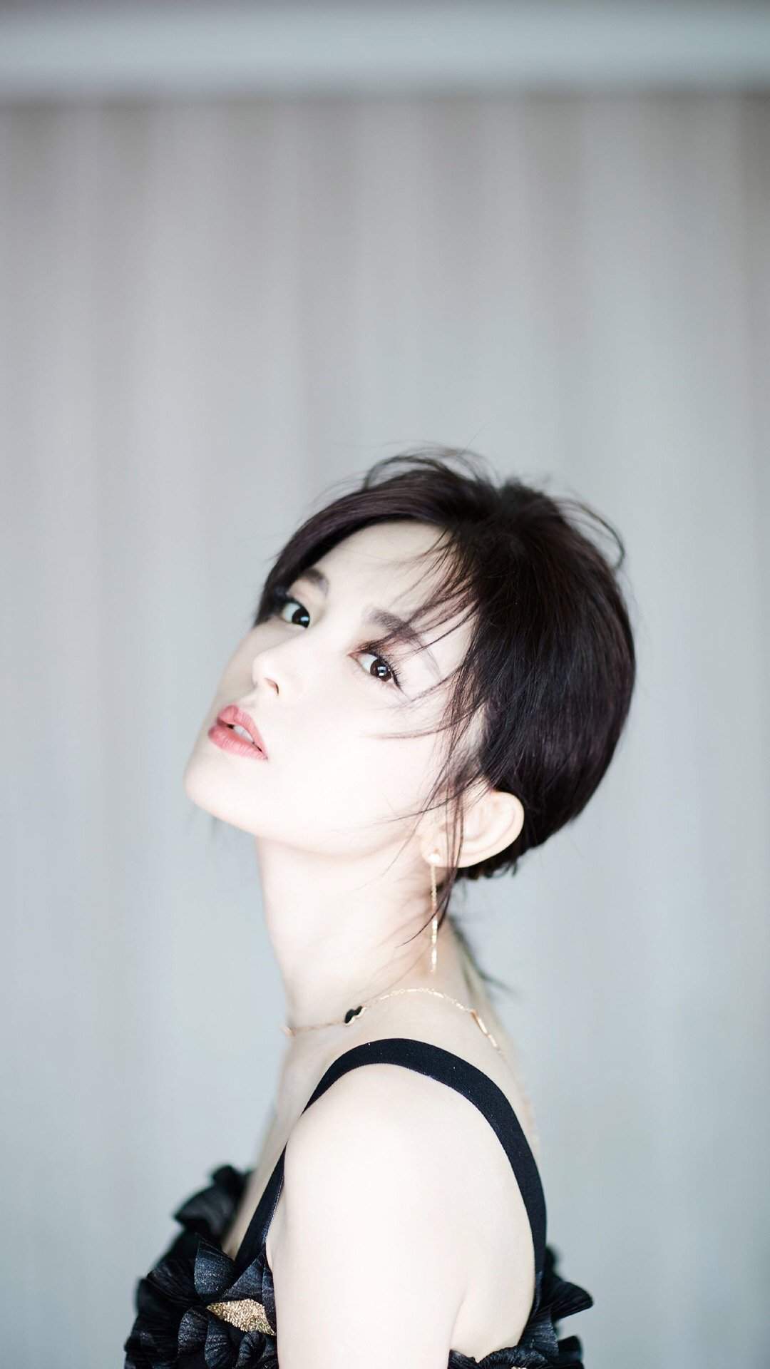 中国内地新疆乌鲁木齐市影视女演员古力娜扎清秀写真手机壁纸图片