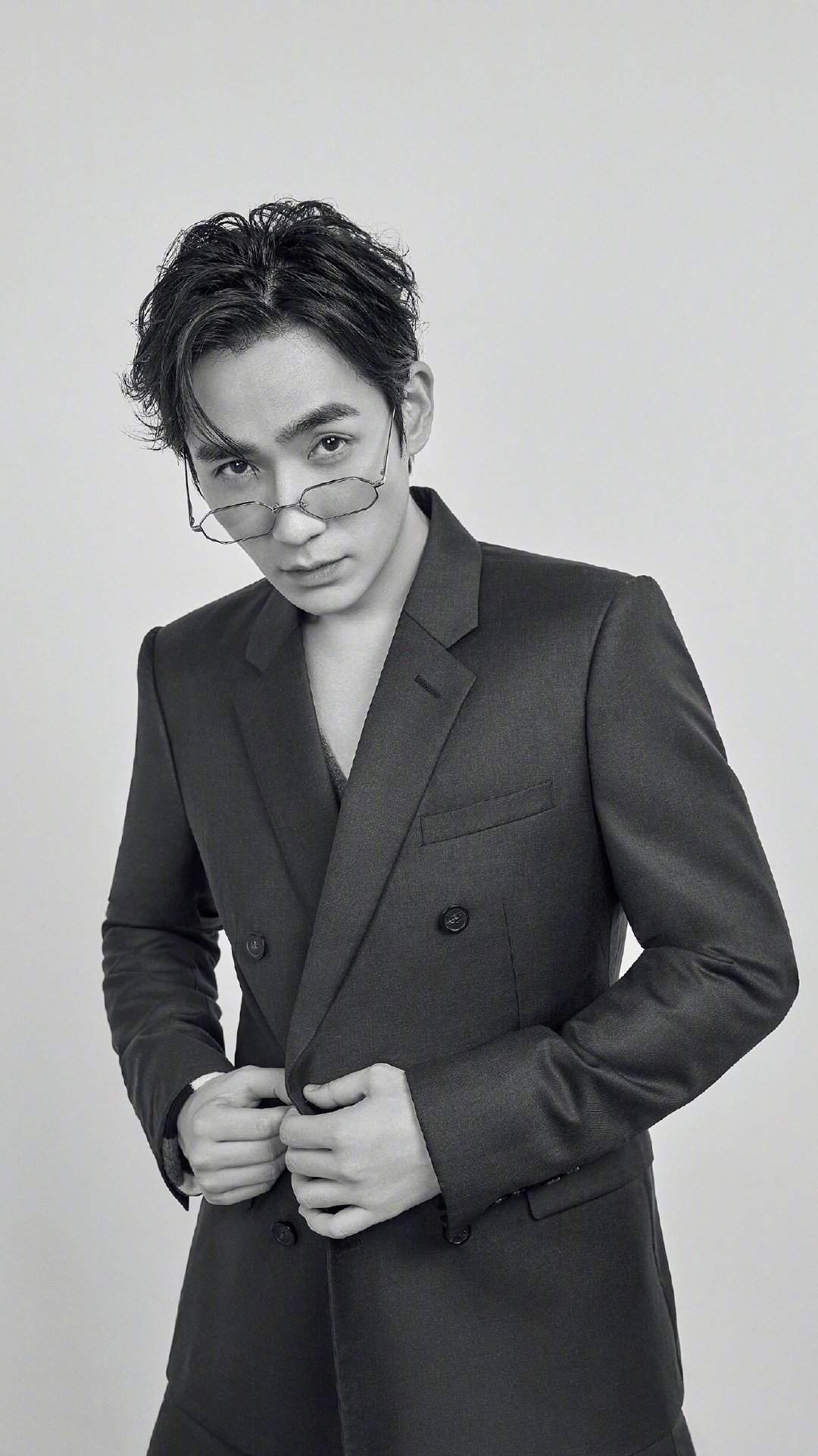 高清中国大陆武汉男演员朱朱一龙芭莎男士魅力写真大片图片