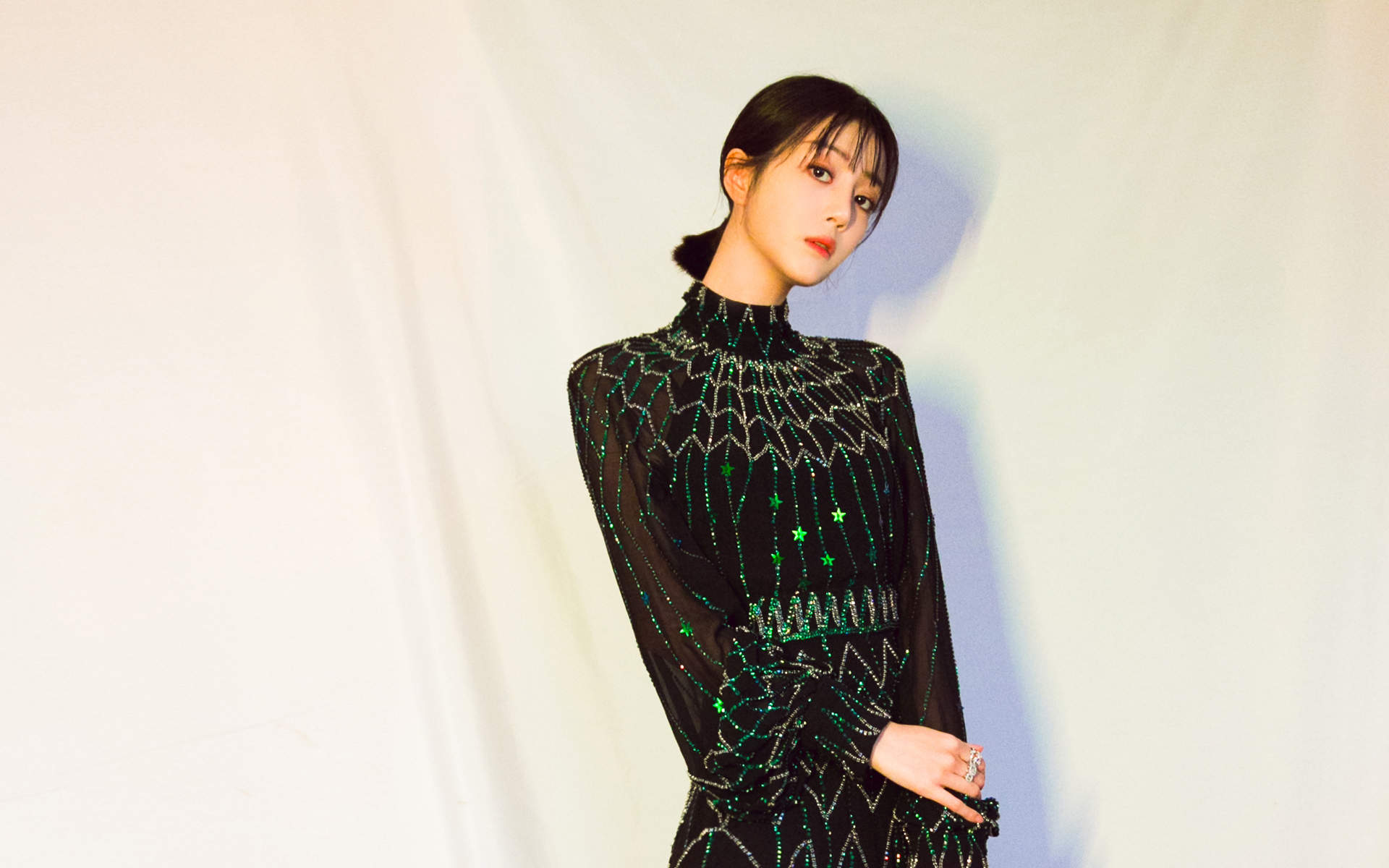 高清北京美女李溪芮粉色西装时尚写真图片图片