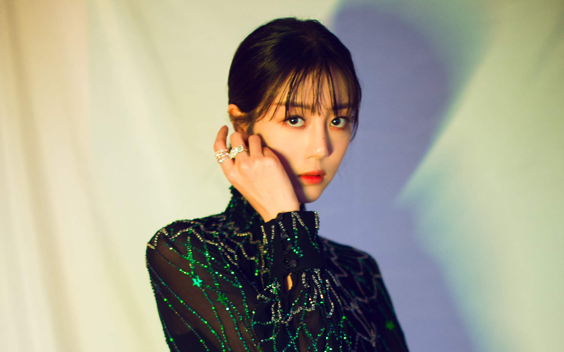 高清北京美女李溪芮粉色西装时尚写真图片图片
