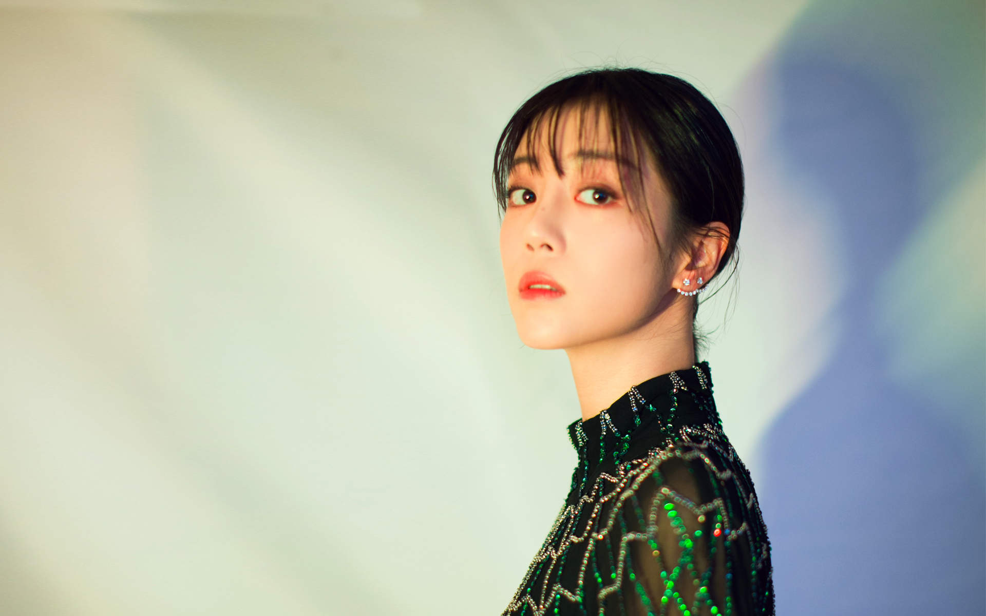 高清北京美女李溪芮粉色西装时尚写真图片图片