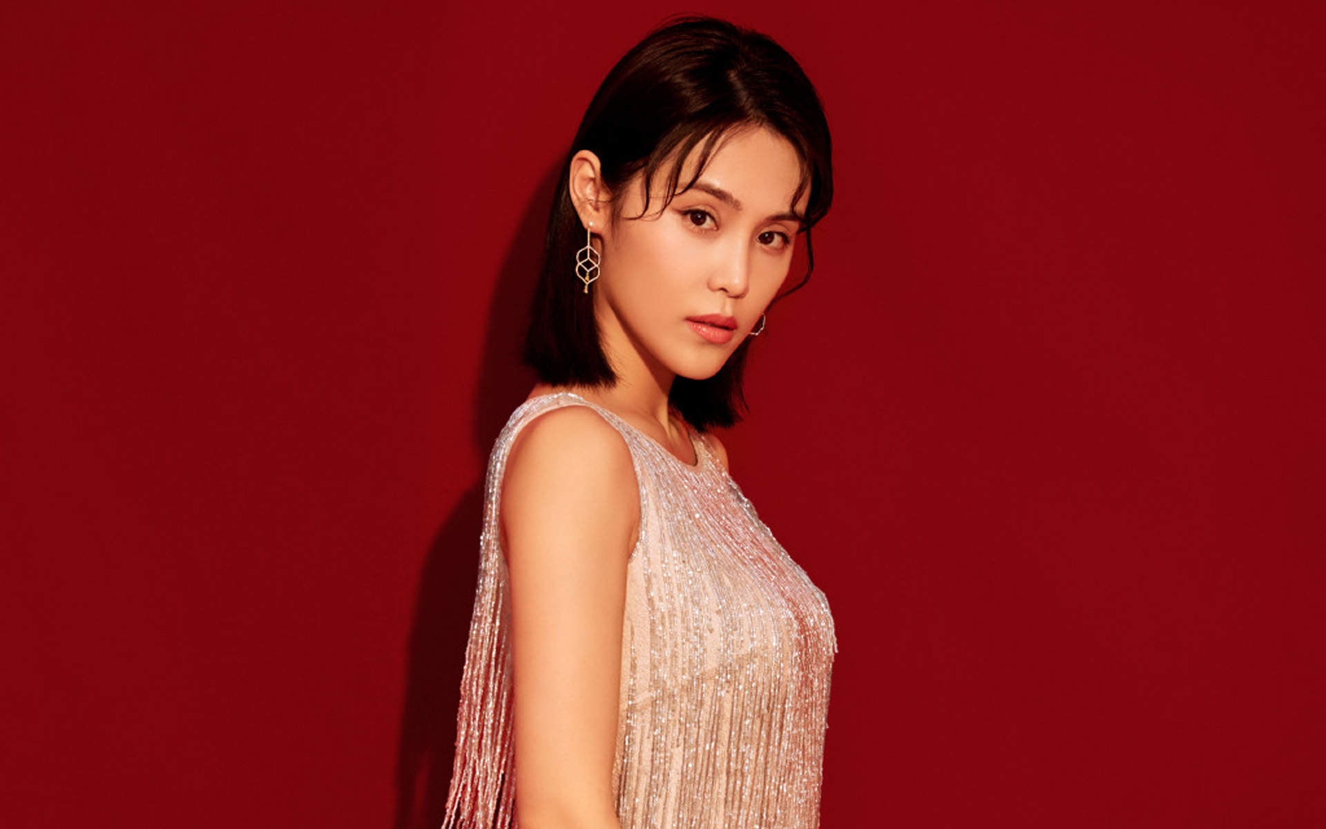 高清中国山东济南影视女演员韩丹彤巴黎时装周图片图片