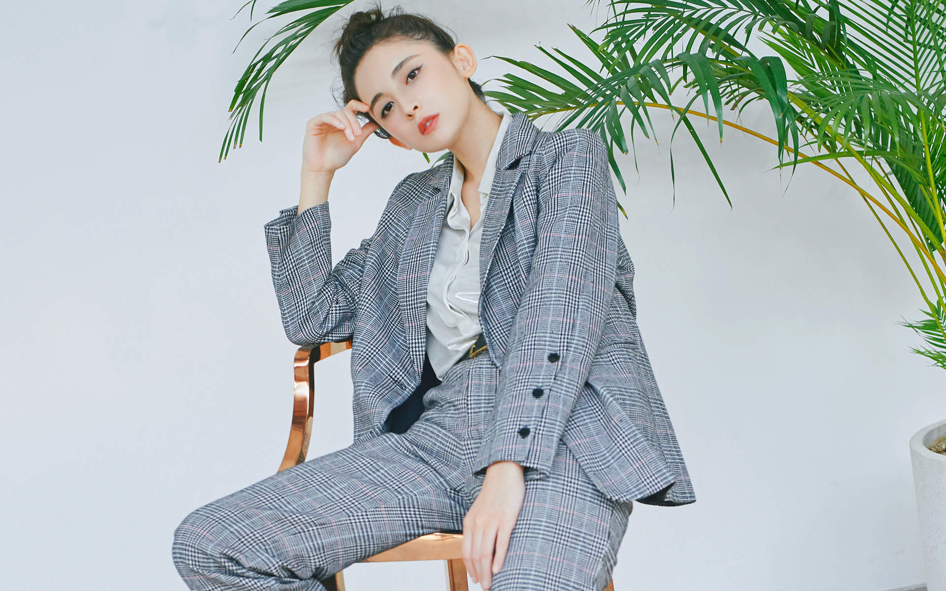 中国内地新疆乌鲁木齐市影视女演员古力娜扎清秀写真手机壁纸图片
