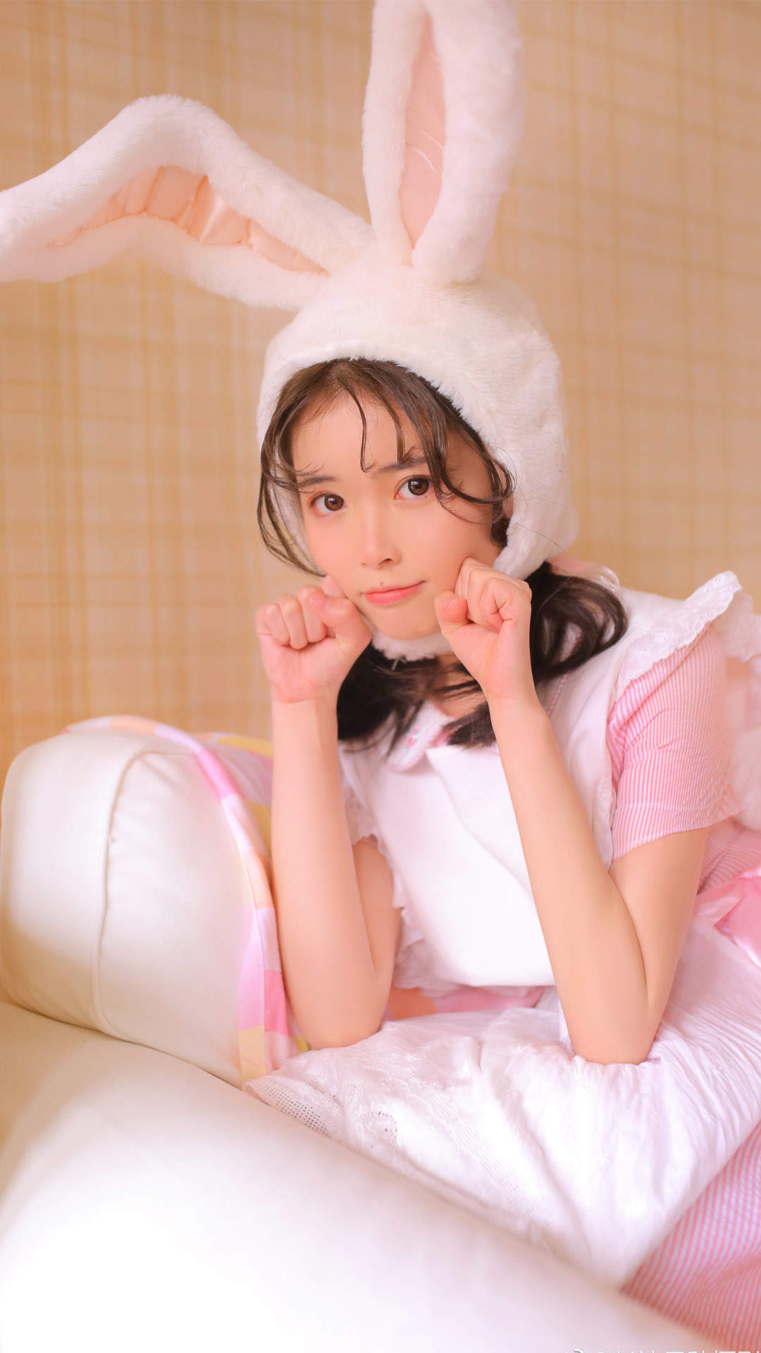 粉红兔女郎图片