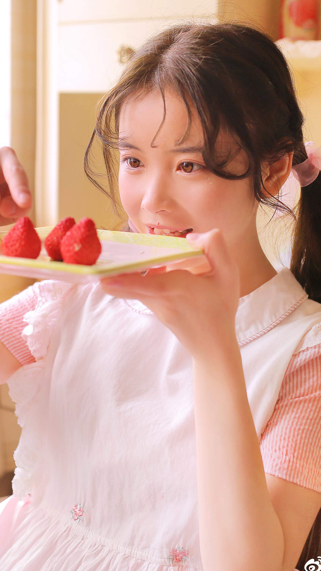 粉红兔女郎图片