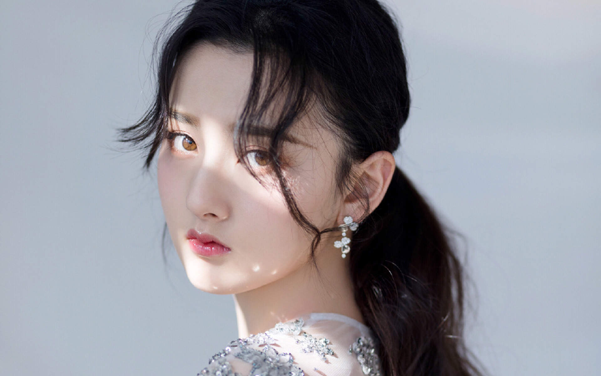 中国北京当代95后女演员宋祖儿性感优雅写真桌面壁纸图片