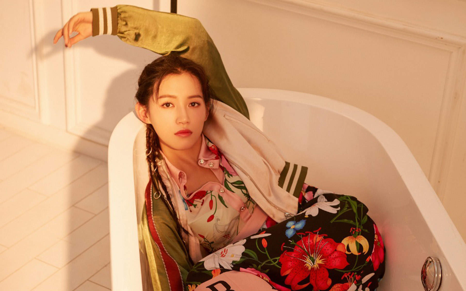 高清湖南衡阳美女苏青性感美艳红裙写真高清图片图片