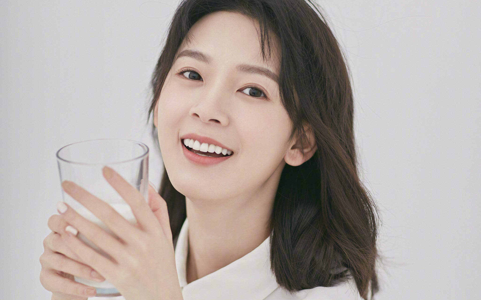 中国内地四川省攀枝花女演员陈瑶波浪刘海甜美养眼图片图片