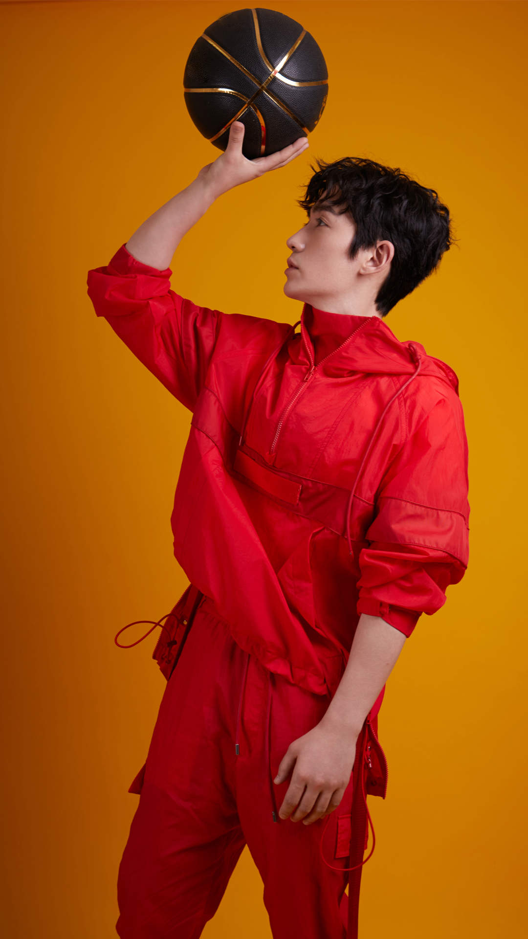 高清中国大陆武汉男演员朱朱一龙芭莎男士魅力写真大片图片