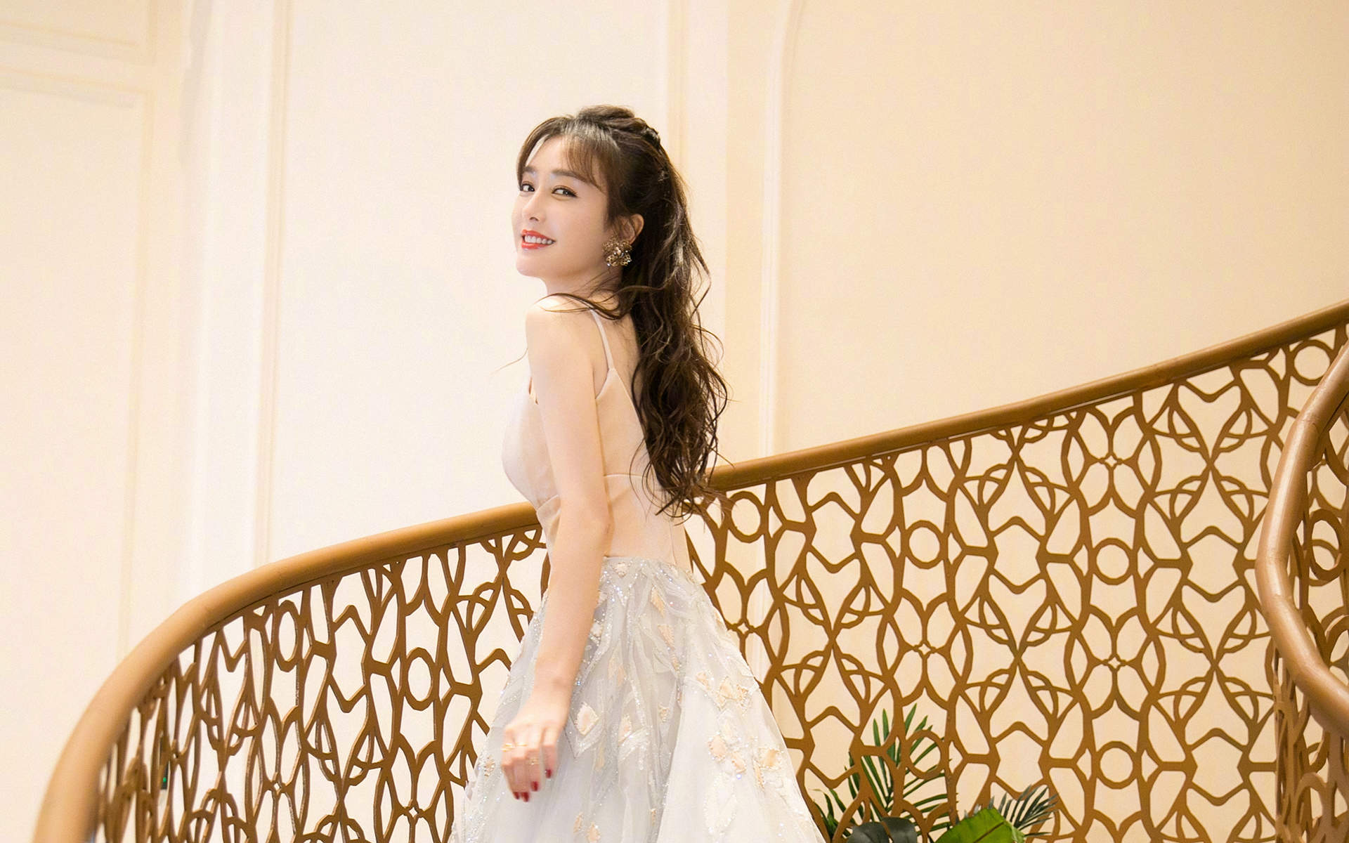 高清中国内地辽宁省沈阳女演员秦岚优雅自信性感写真图片