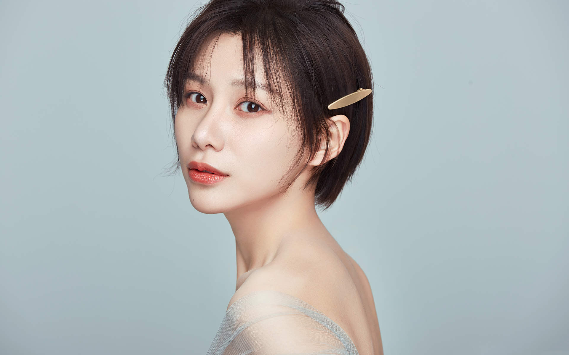 高清女星冯若绮红色性感靓丽写真图片图片