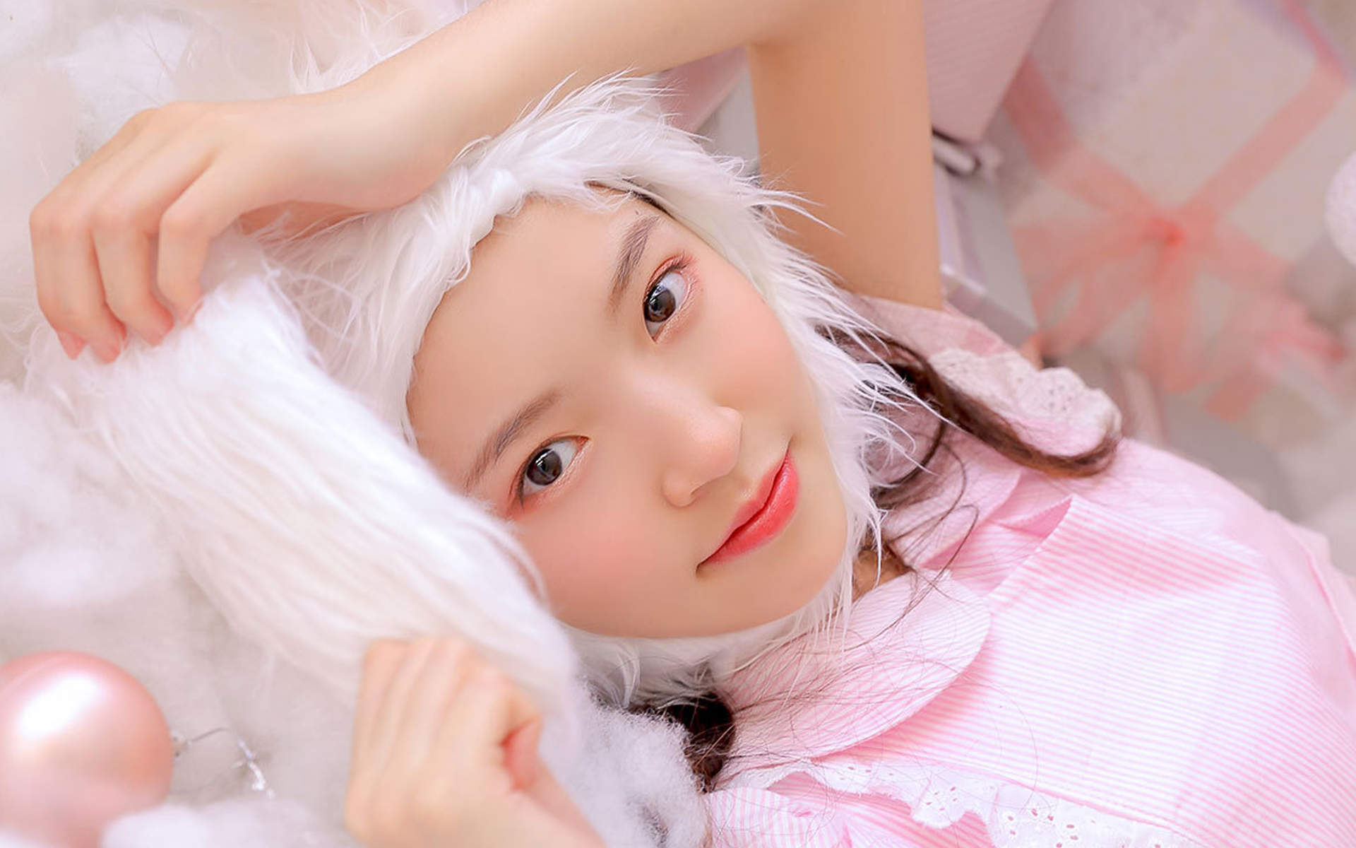 粉红兔女郎图片