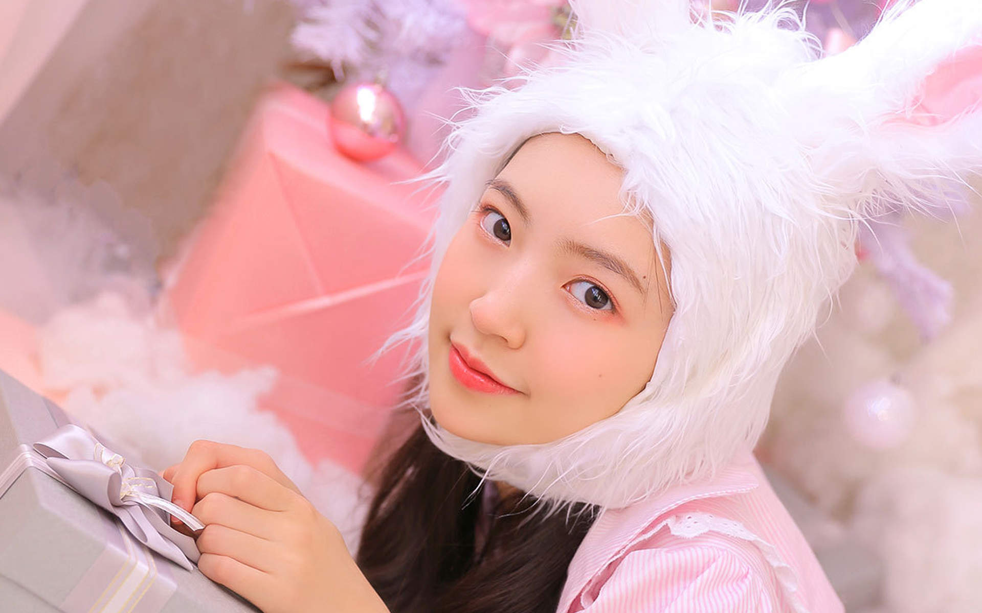 兔女郎性感女星甘露 黑色超短透视裙致命诱惑图片