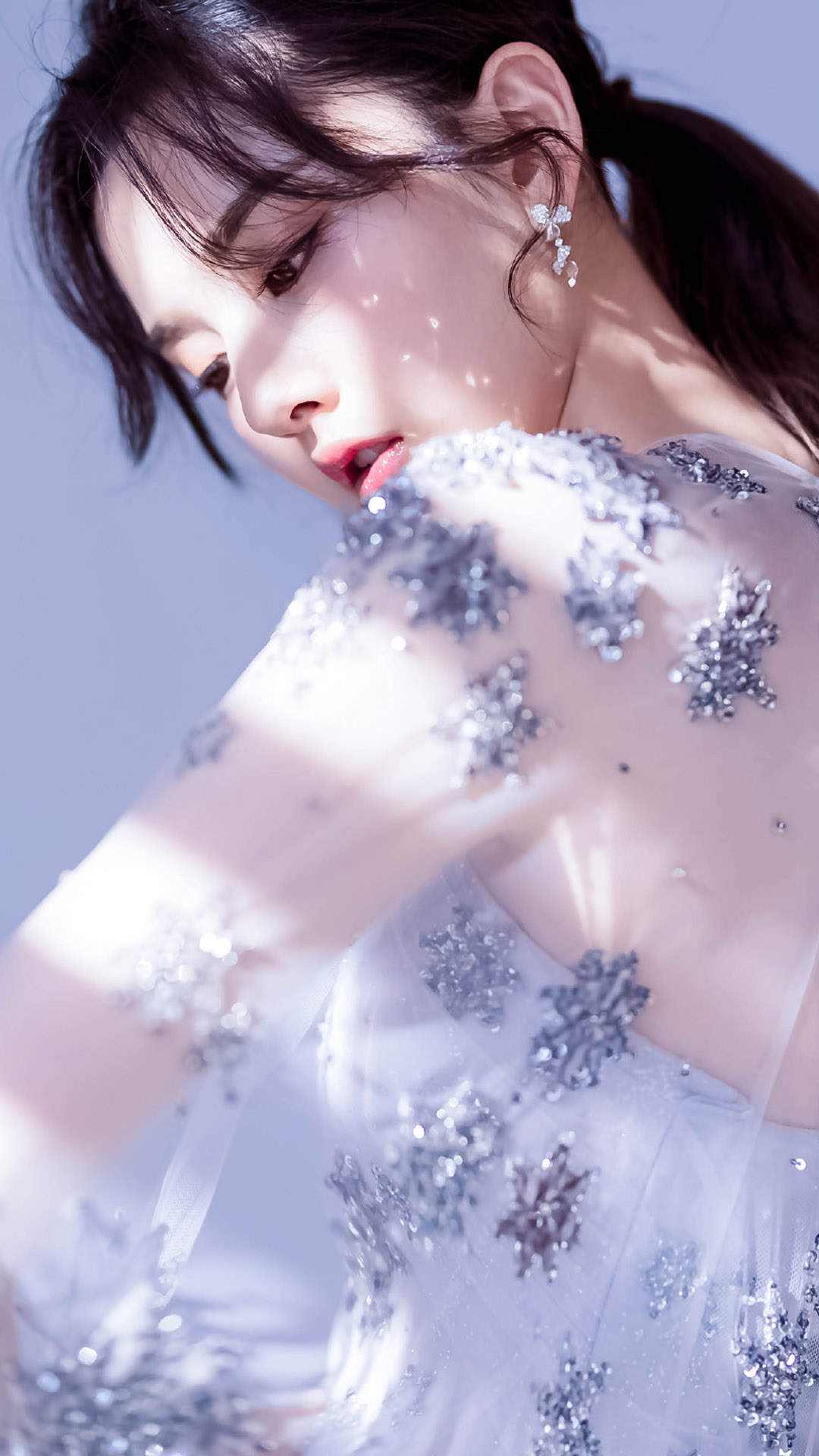 中国北京当代95后女演员宋祖儿性感优雅写真桌面壁纸图片