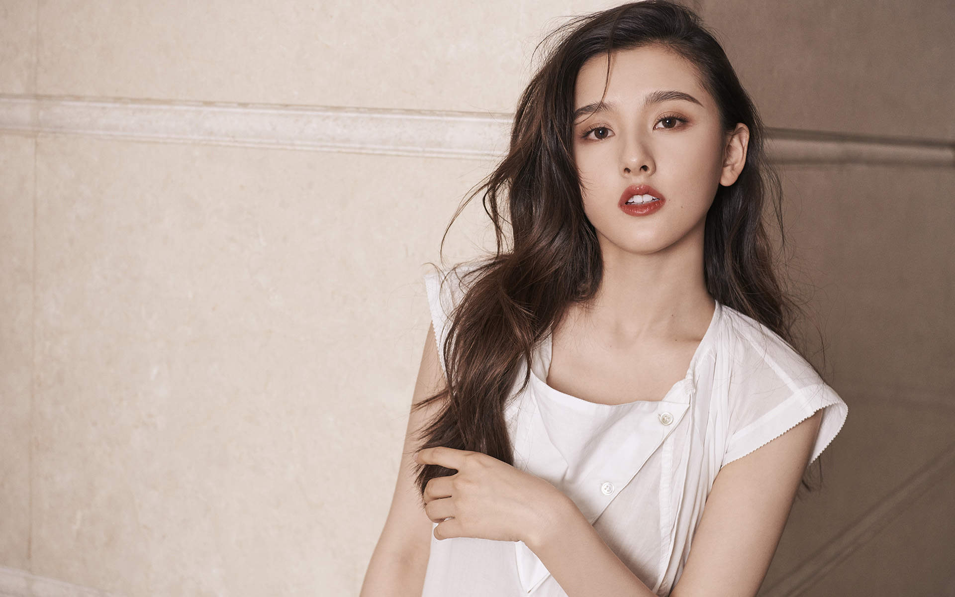 中国北京当代95后女演员宋祖儿性感优雅写真桌面壁纸图片