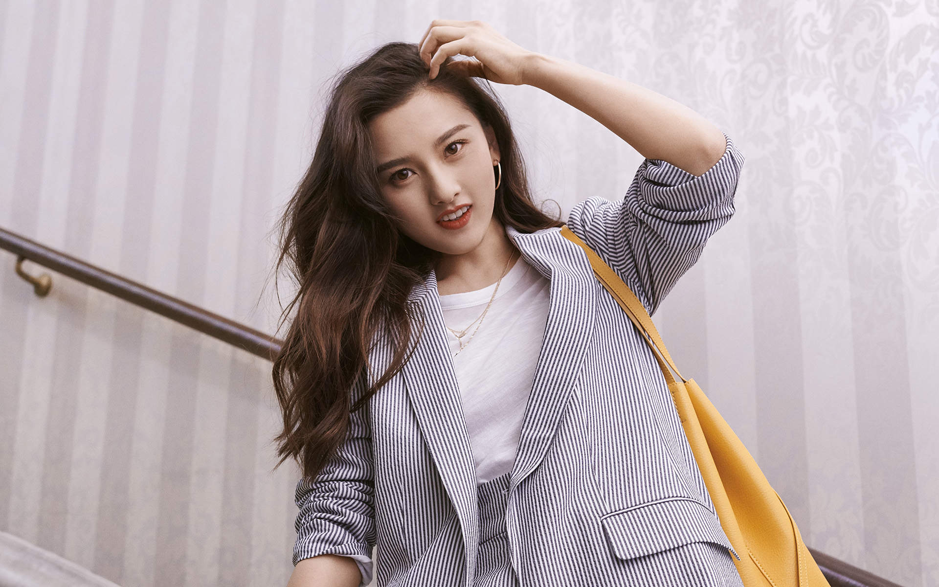 中国北京当代95后女演员宋祖儿性感优雅写真桌面壁纸图片