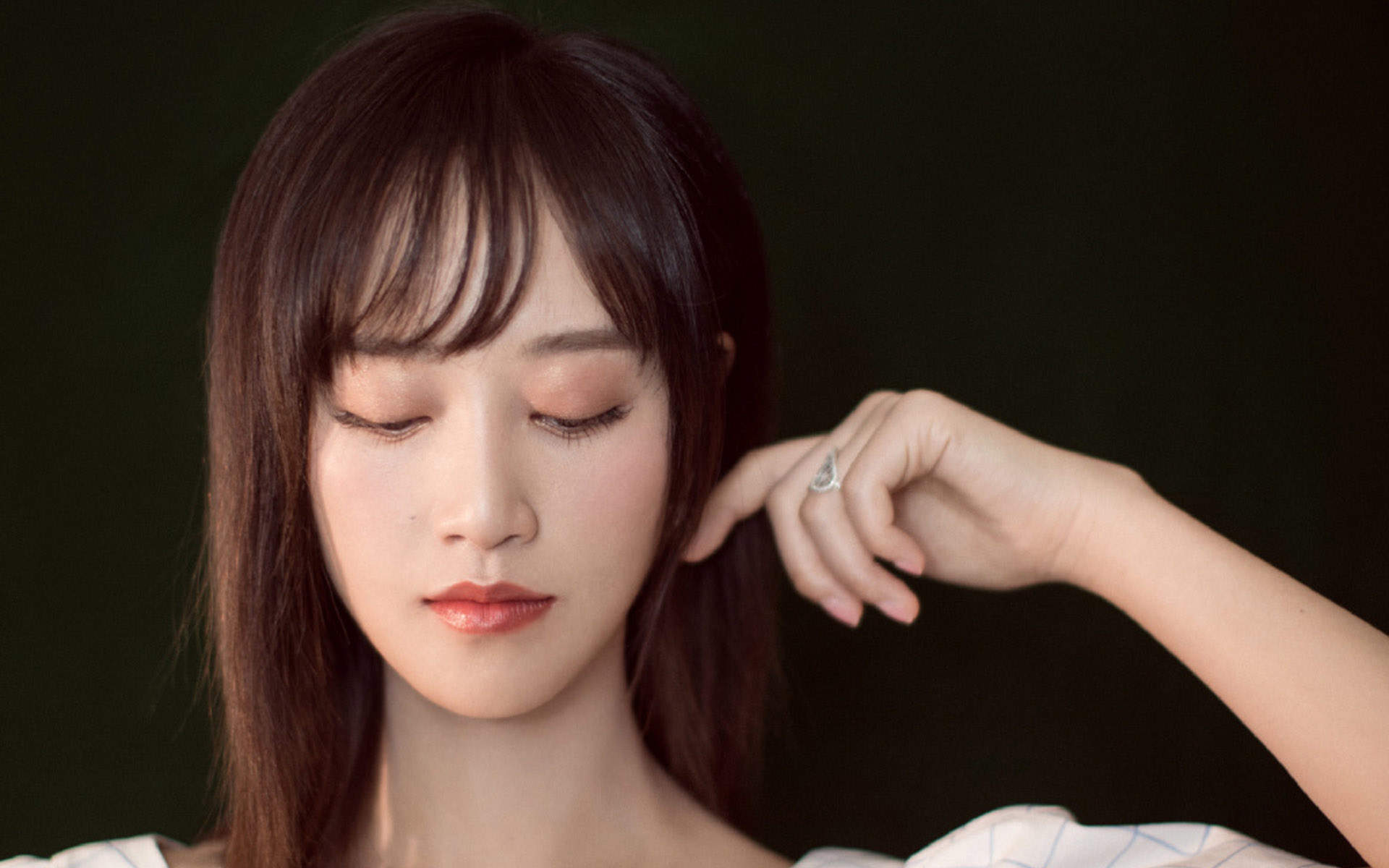 蓝盈莹图片