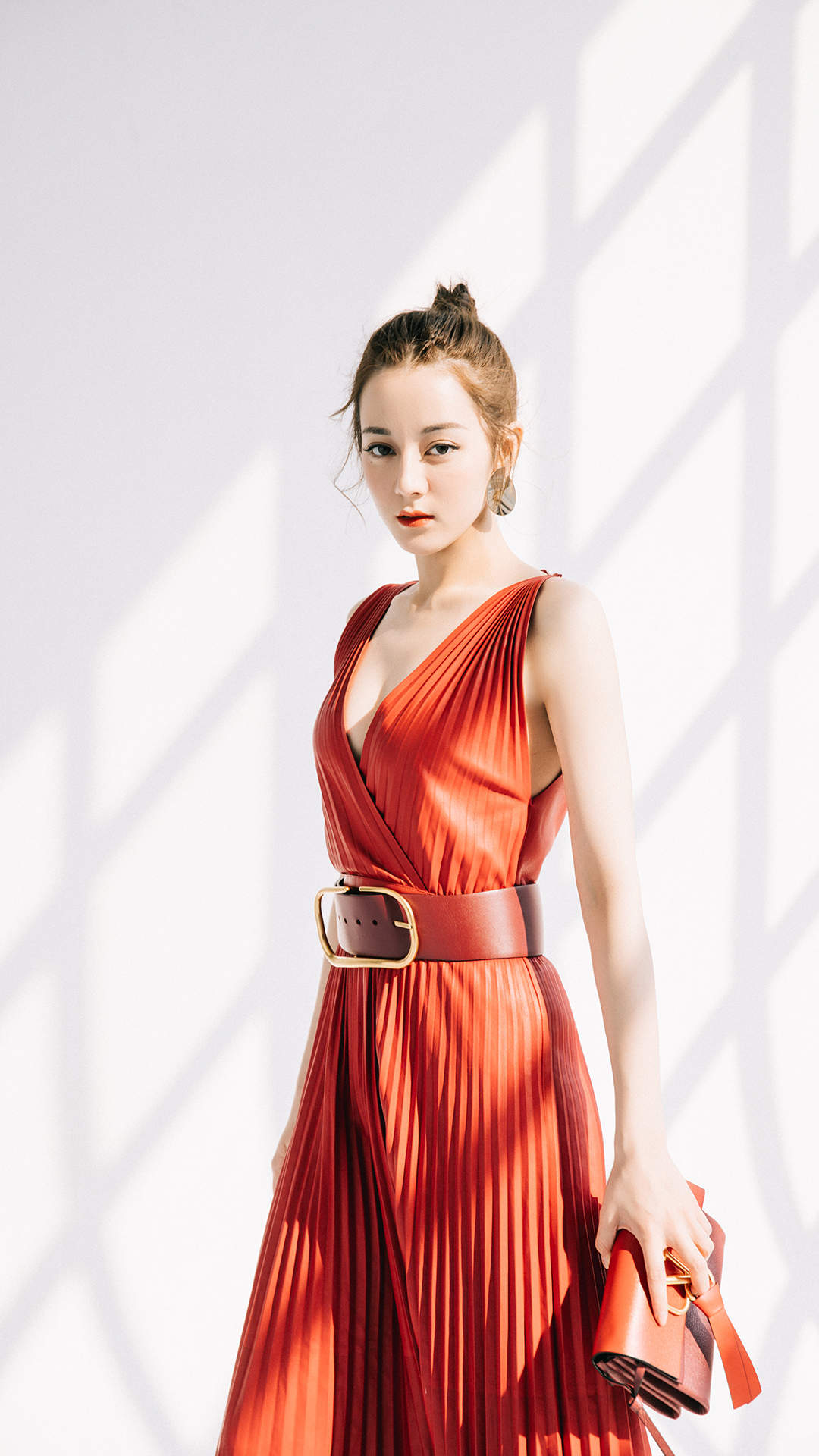 新疆乌鲁木齐美女演员迪丽热巴最新杂志写真图片图片