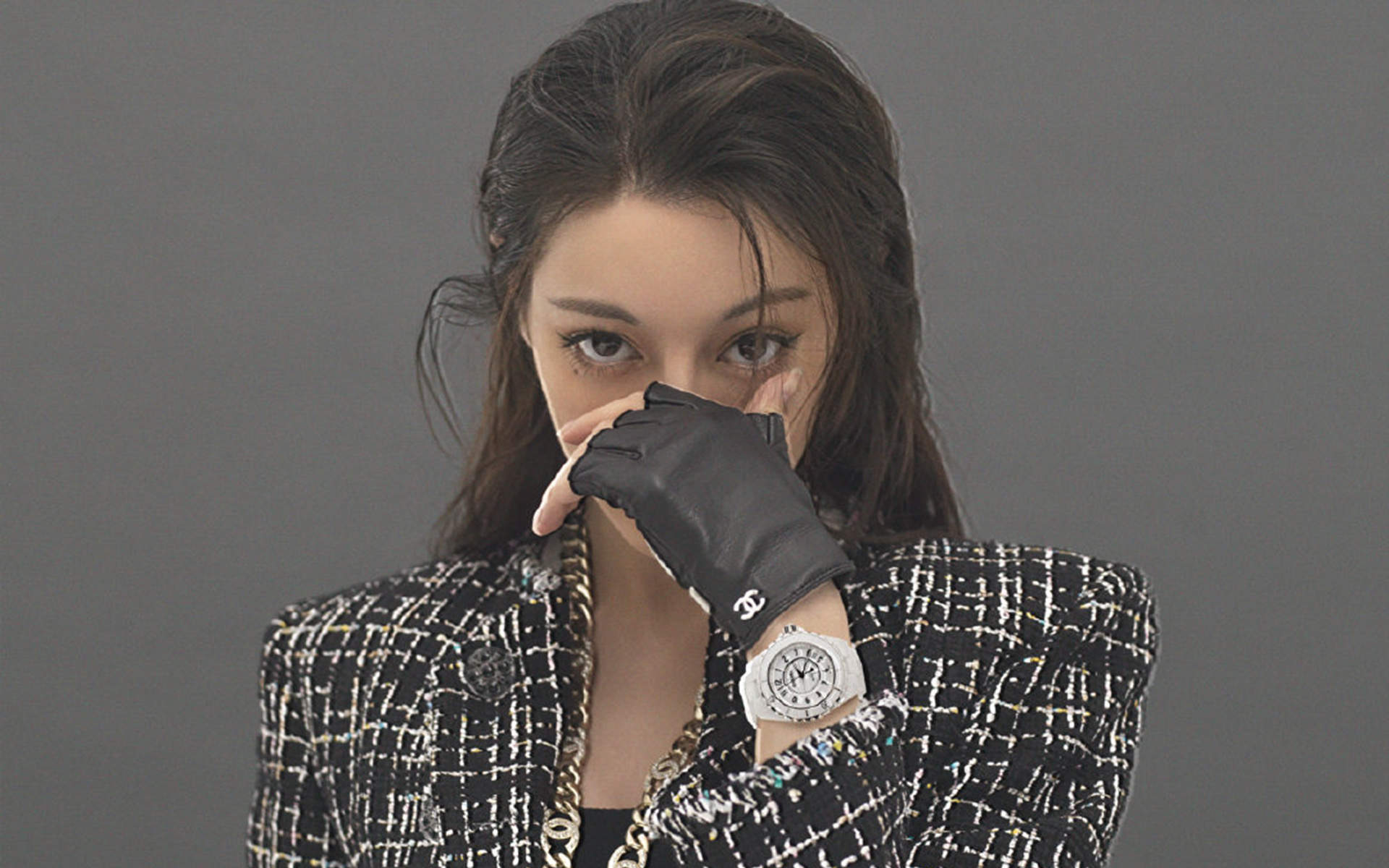新疆乌鲁木齐美女演员迪丽热巴最新杂志写真图片图片