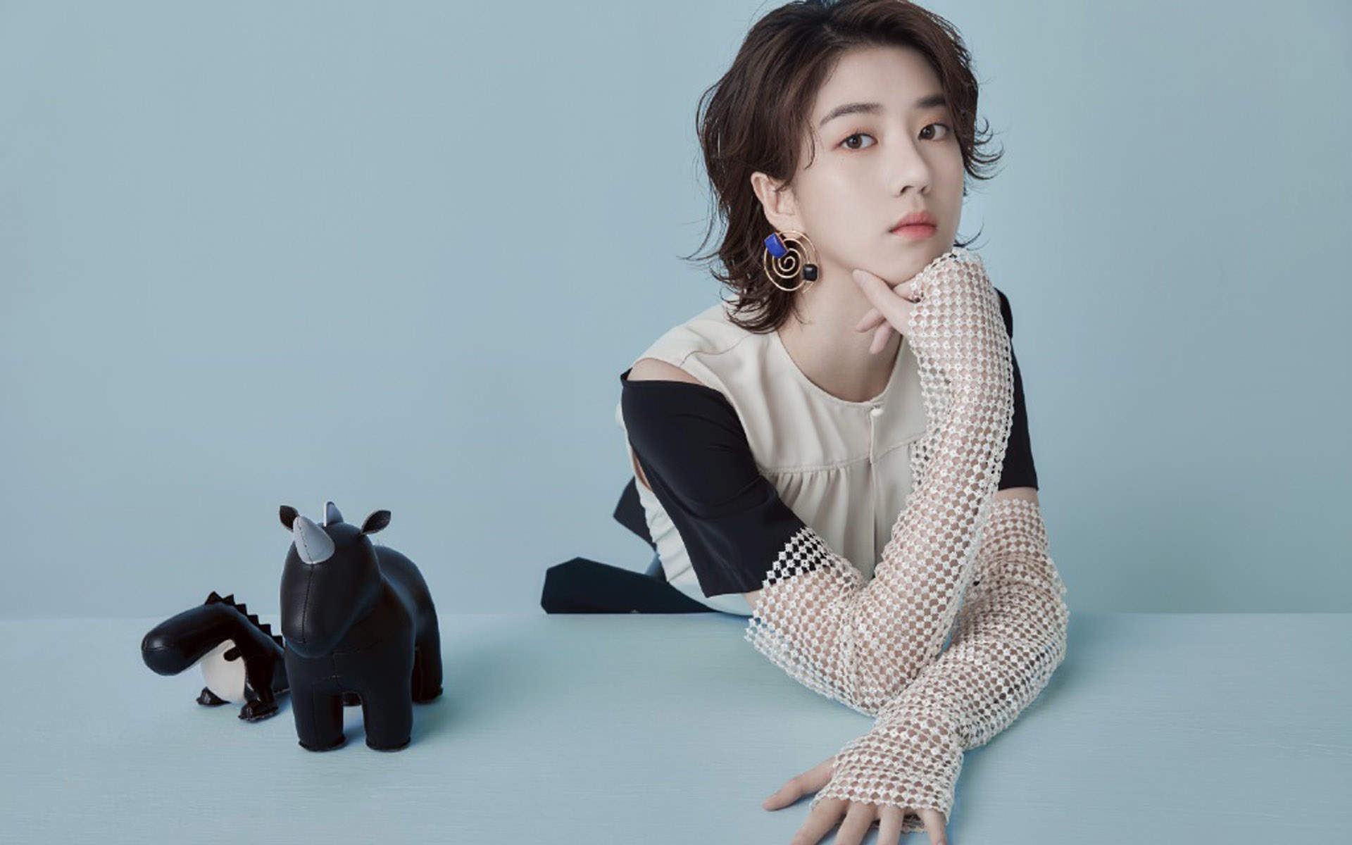 高清台湾美女李凯馨个性时髦写真桌面壁纸图片