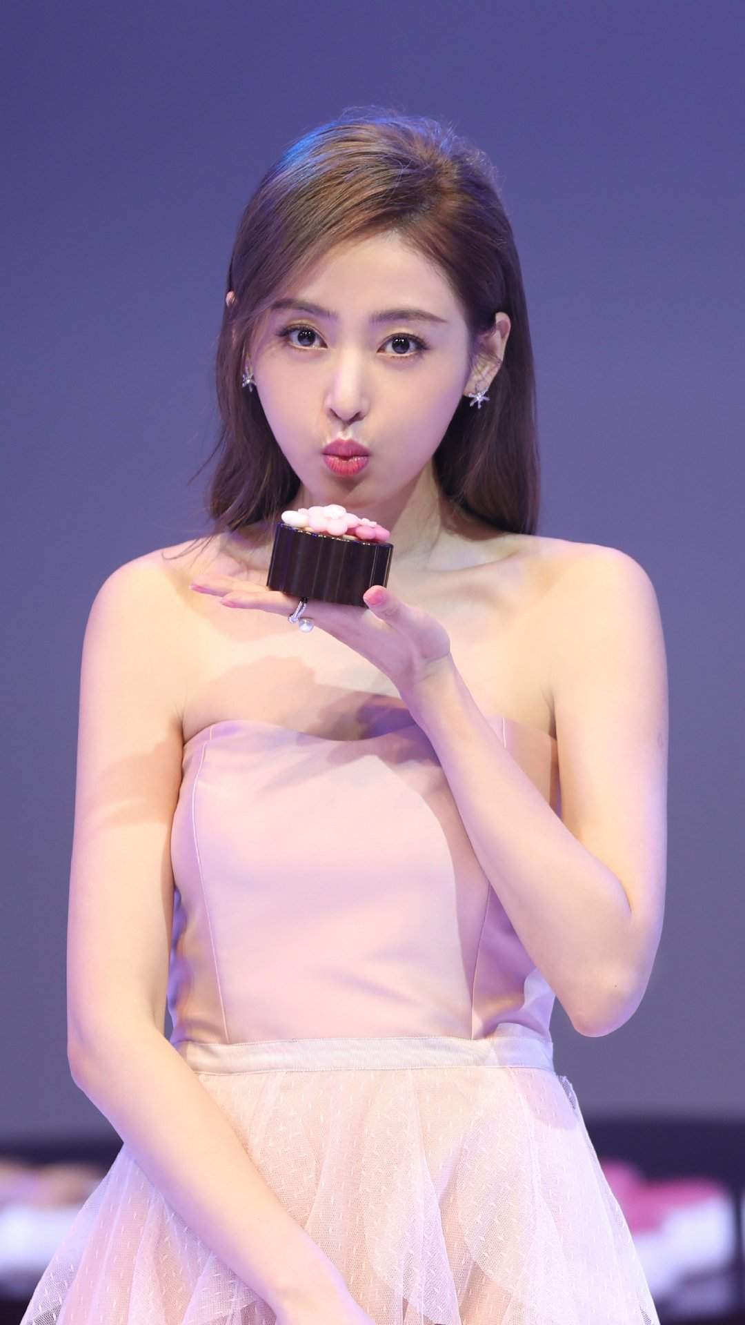 高清哈尔滨新生代女演员张天爱唯美仙气写真图片桌面壁纸图片