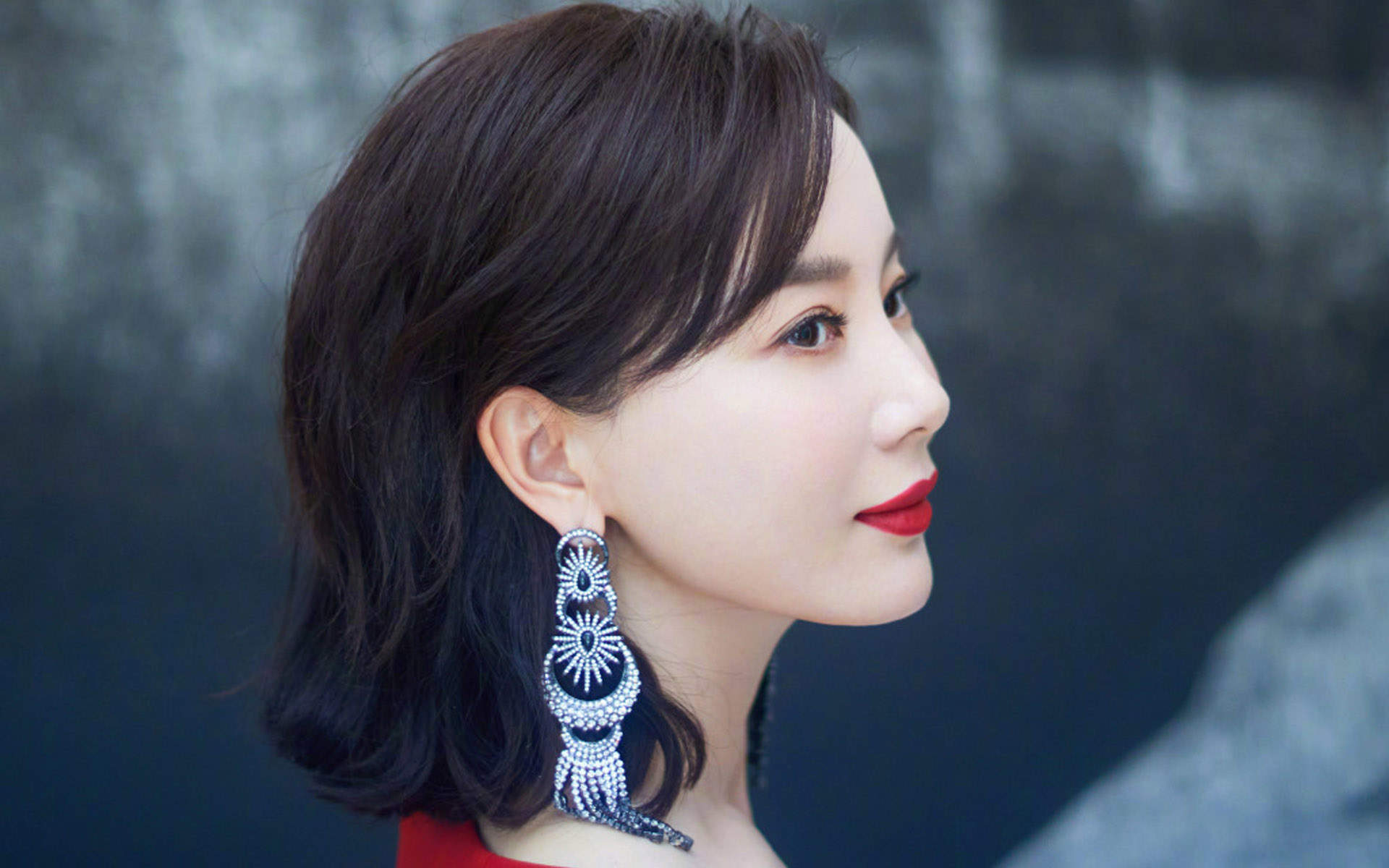 中国影视湖北黄石女演员性感红唇陈数彰显高贵冷艳图片