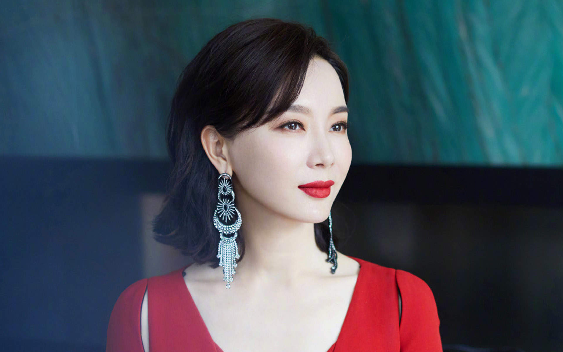 中国影视湖北黄石女演员性感红唇陈数彰显高贵冷艳图片