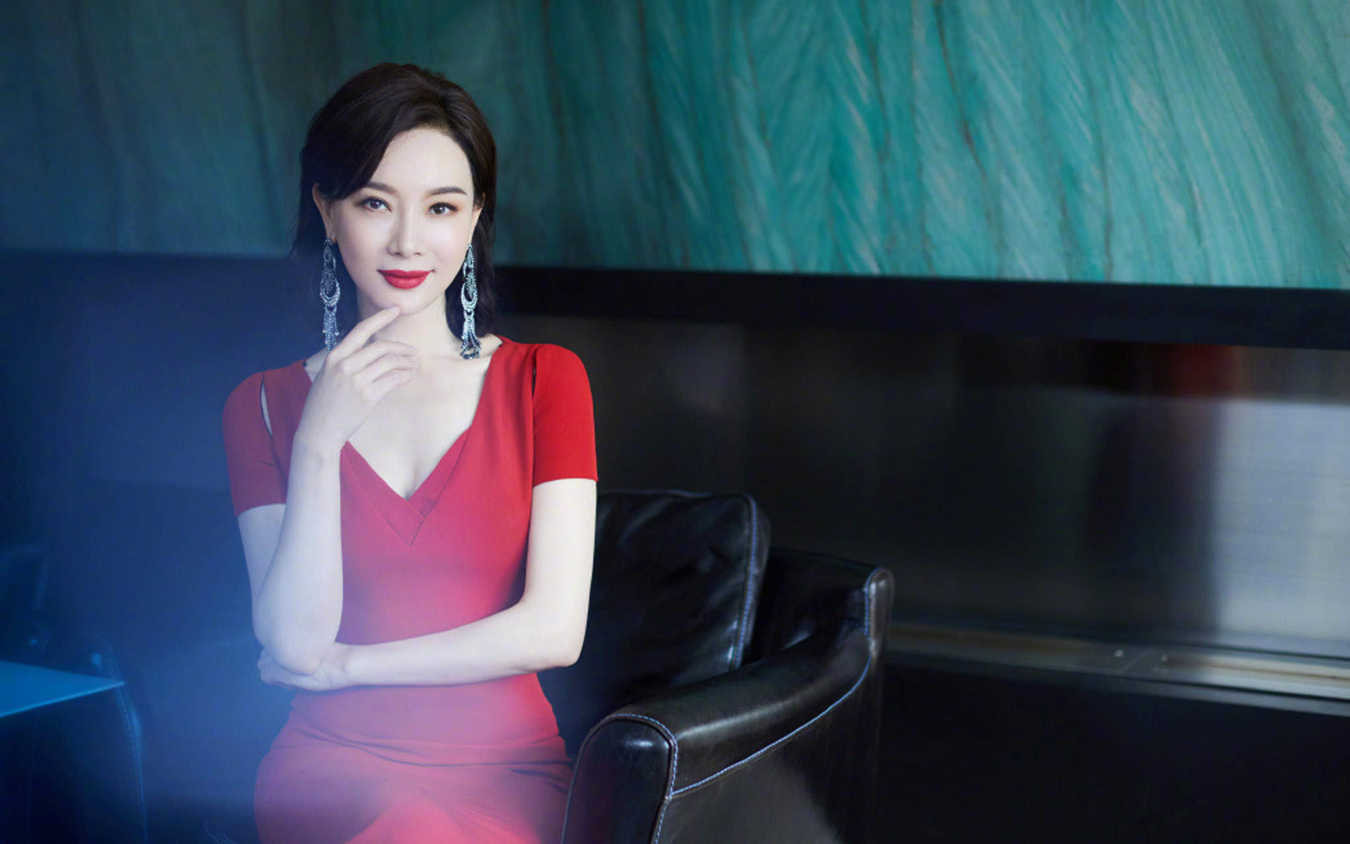 中国影视湖北黄石女演员性感红唇陈数彰显高贵冷艳图片