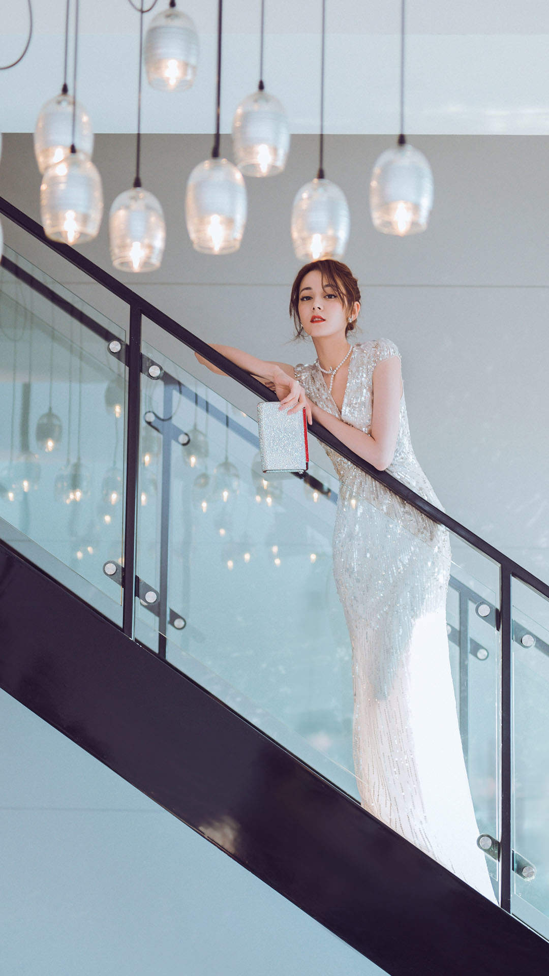 新疆乌鲁木齐美女演员迪丽热巴最新杂志写真图片图片
