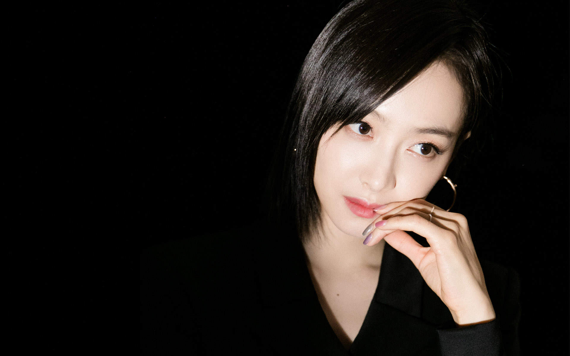 山东省青岛女演员宋茜妩媚动人写真桌面壁纸图片