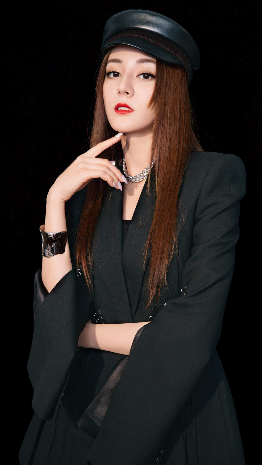 新疆乌鲁木齐美女演员迪丽热巴最新杂志写真图片图片