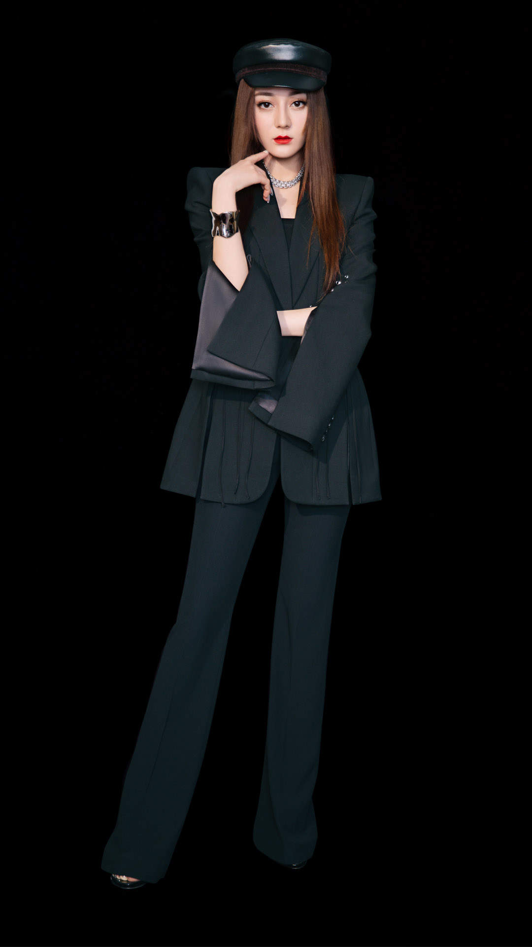 新疆乌鲁木齐美女演员迪丽热巴最新杂志写真图片图片