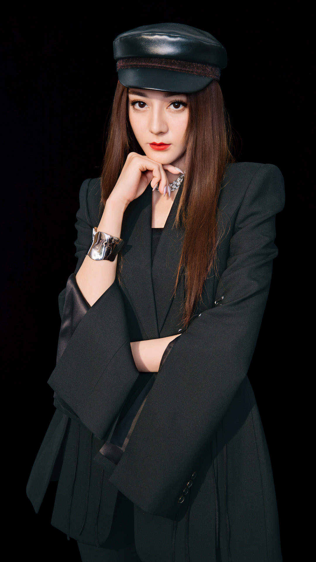 新疆乌鲁木齐美女演员迪丽热巴性感抹胸裙写真桌面壁纸图片
