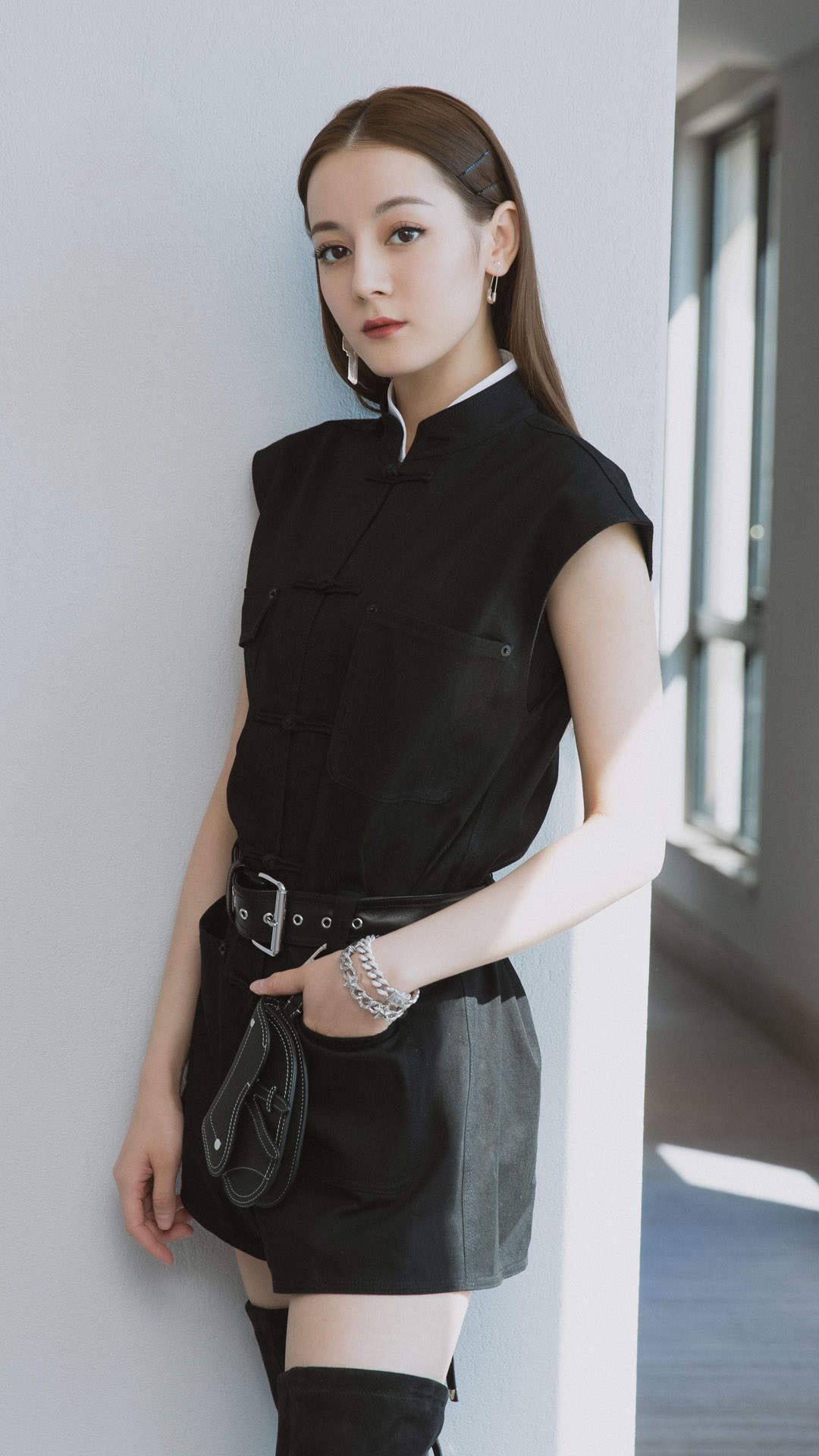 新疆乌鲁木齐美女演员迪丽热巴最新杂志写真图片图片