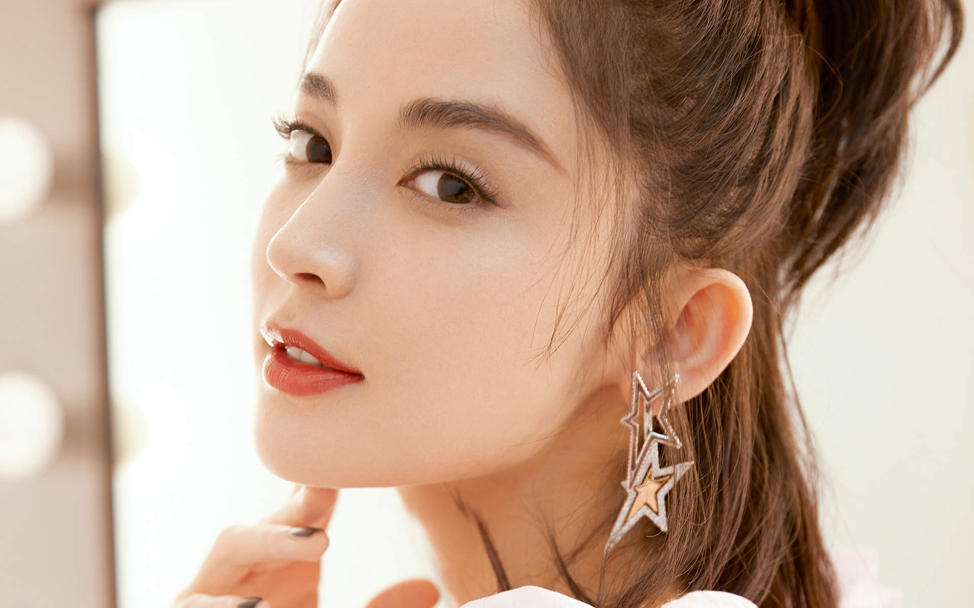 中国内地新疆乌鲁木齐市影视女演员古力娜扎甜美写真桌面壁纸图片 中国内地新疆乌鲁木齐市影视女演员古力娜扎甜美写真桌面壁纸图片