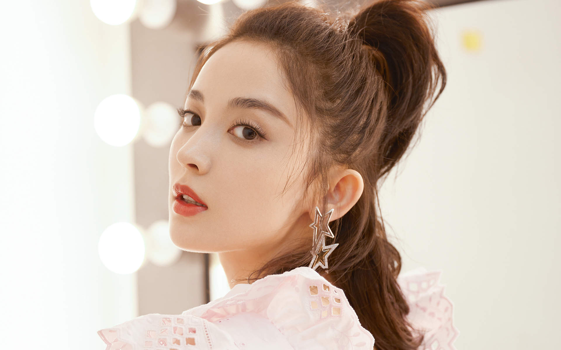 中国内地新疆乌鲁木齐市影视女演员古力娜扎甜美写真桌面壁纸图片 中国内地新疆乌鲁木齐市影视女演员古力娜扎甜美写真桌面壁纸图片