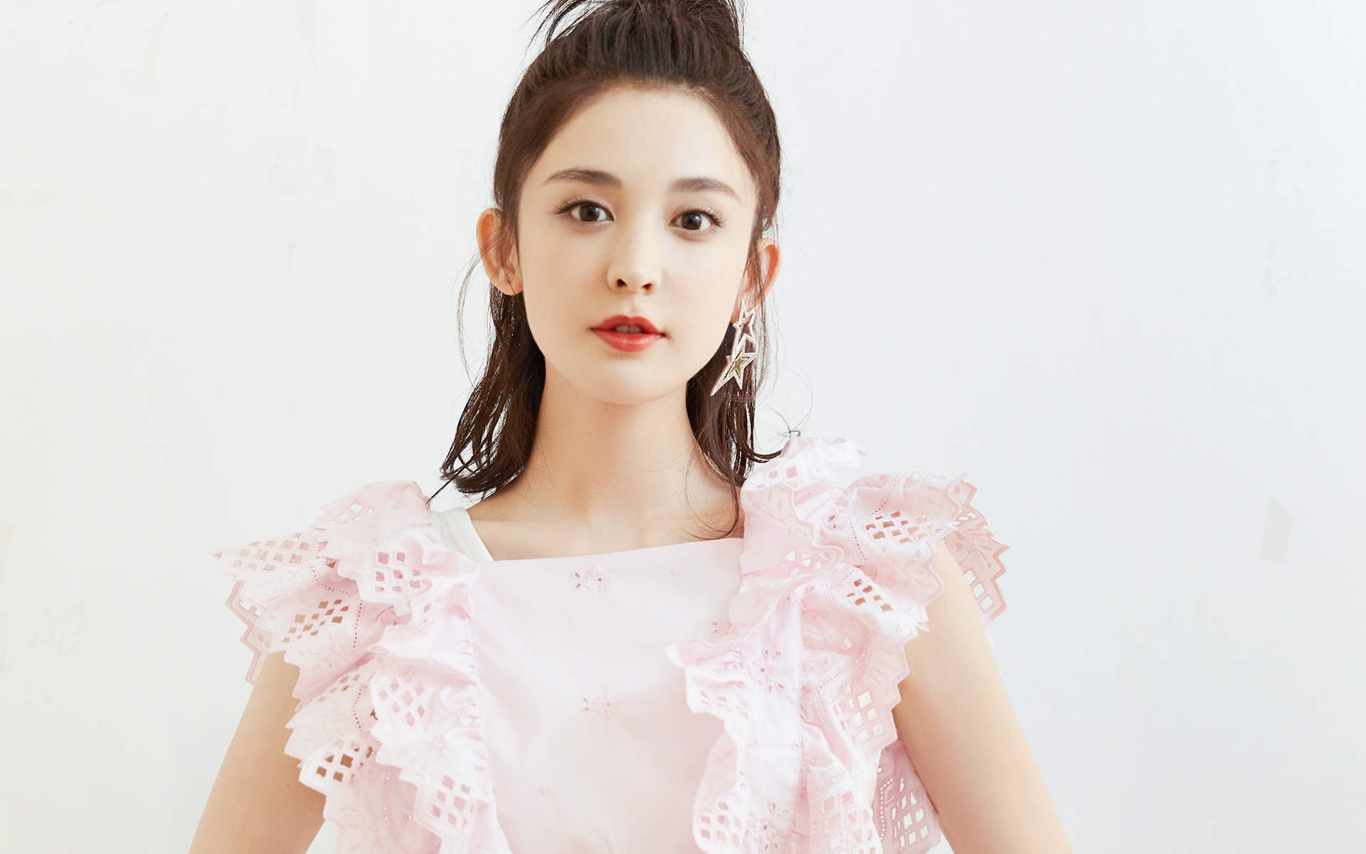 中国内地新疆乌鲁木齐市影视女演员古力娜扎清秀写真手机壁纸图片