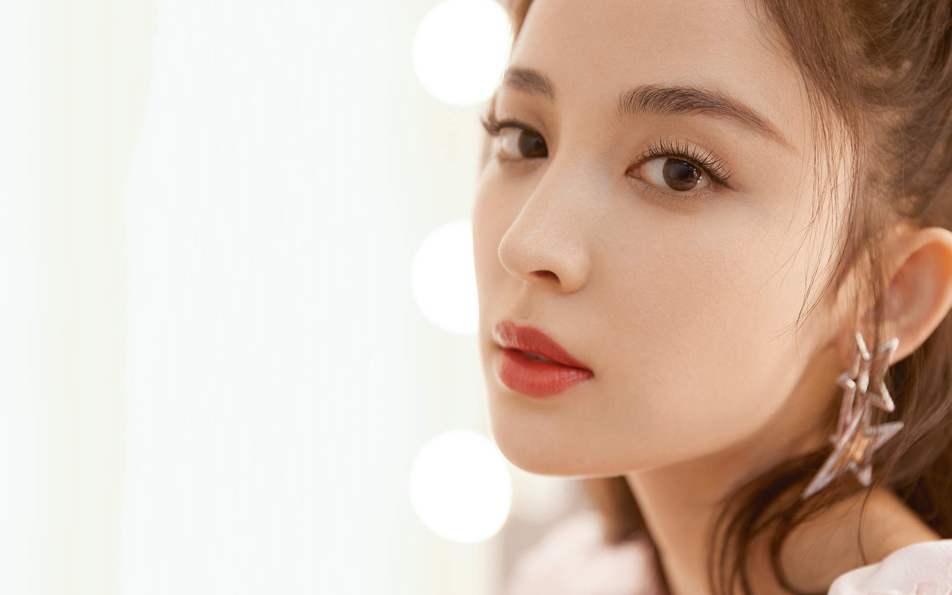 中国内地新疆乌鲁木齐市影视女演员古力娜扎甜美写真桌面壁纸图片 中国内地新疆乌鲁木齐市影视女演员古力娜扎甜美写真桌面壁纸图片