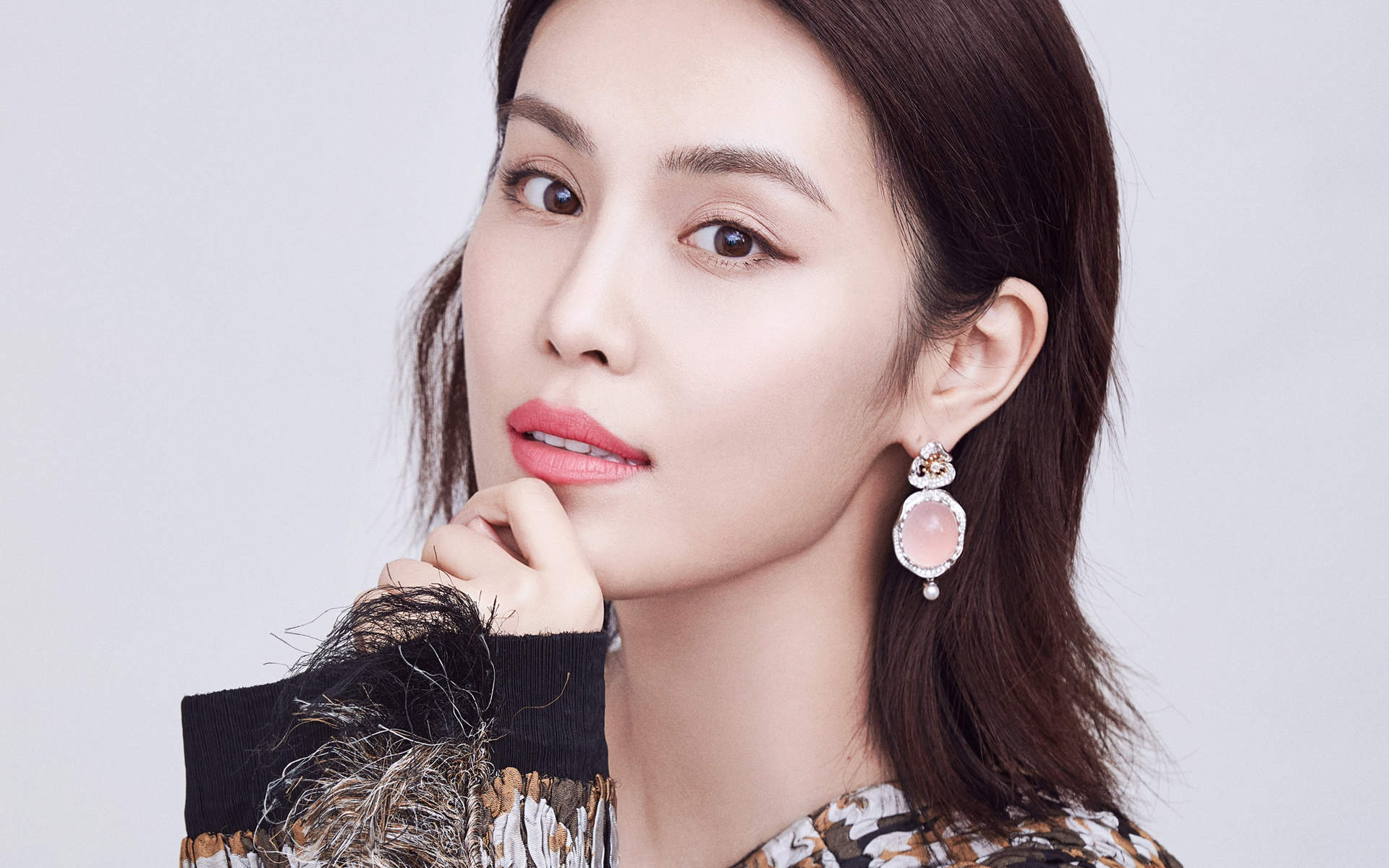 高清中国山东济南影视女演员韩丹彤甜美元气写真图片图片