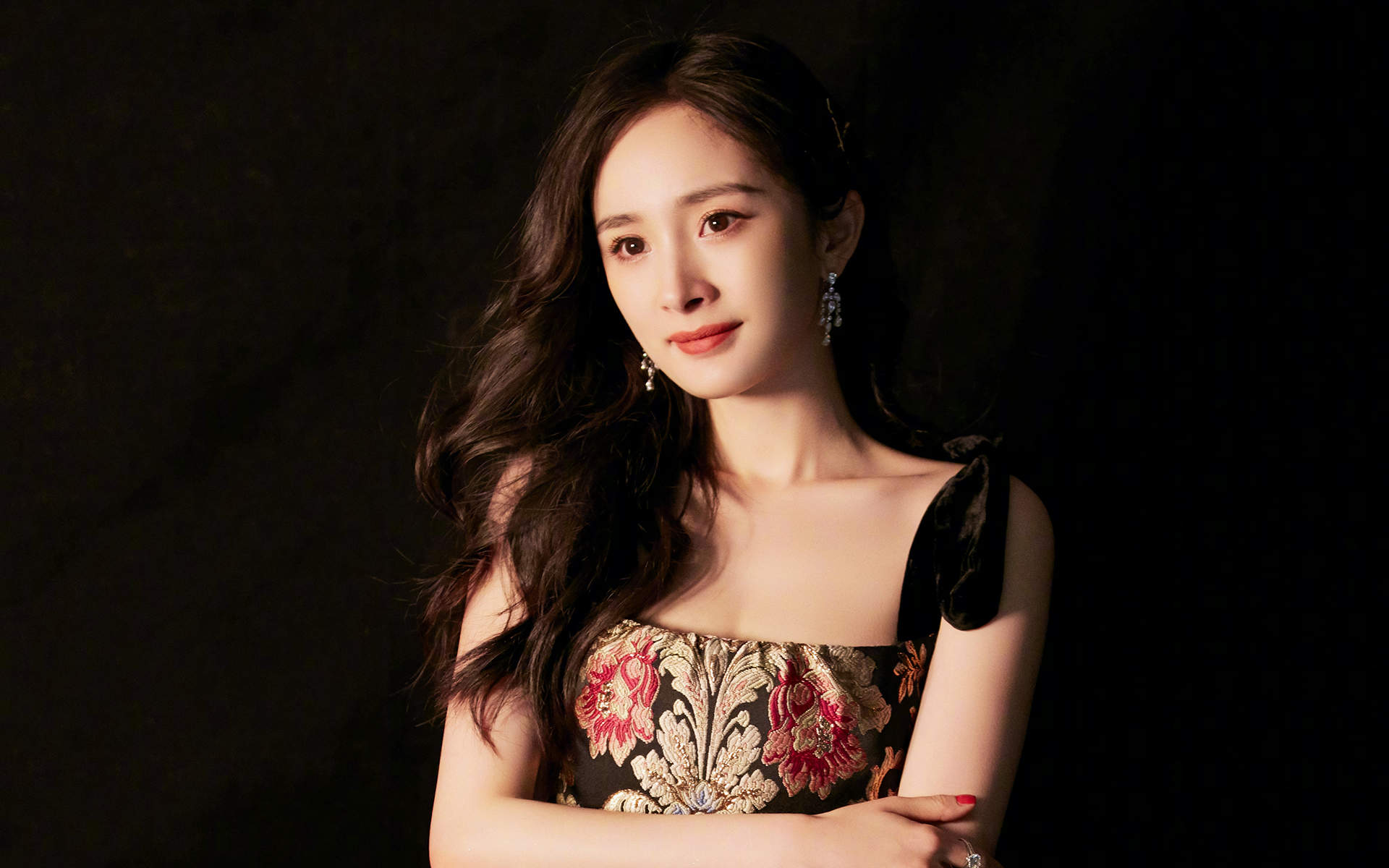 中国内地北京影视女演员杨幂优雅复古写真桌面壁纸图片